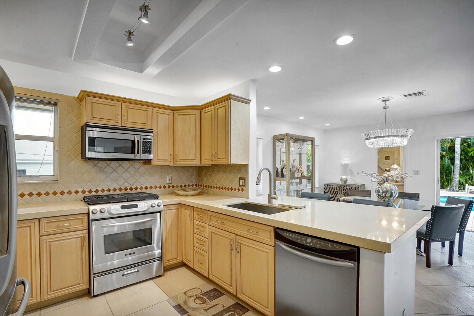 290 E Fern Drive, Boca Raton, FL 33432 — photo 17 of 51