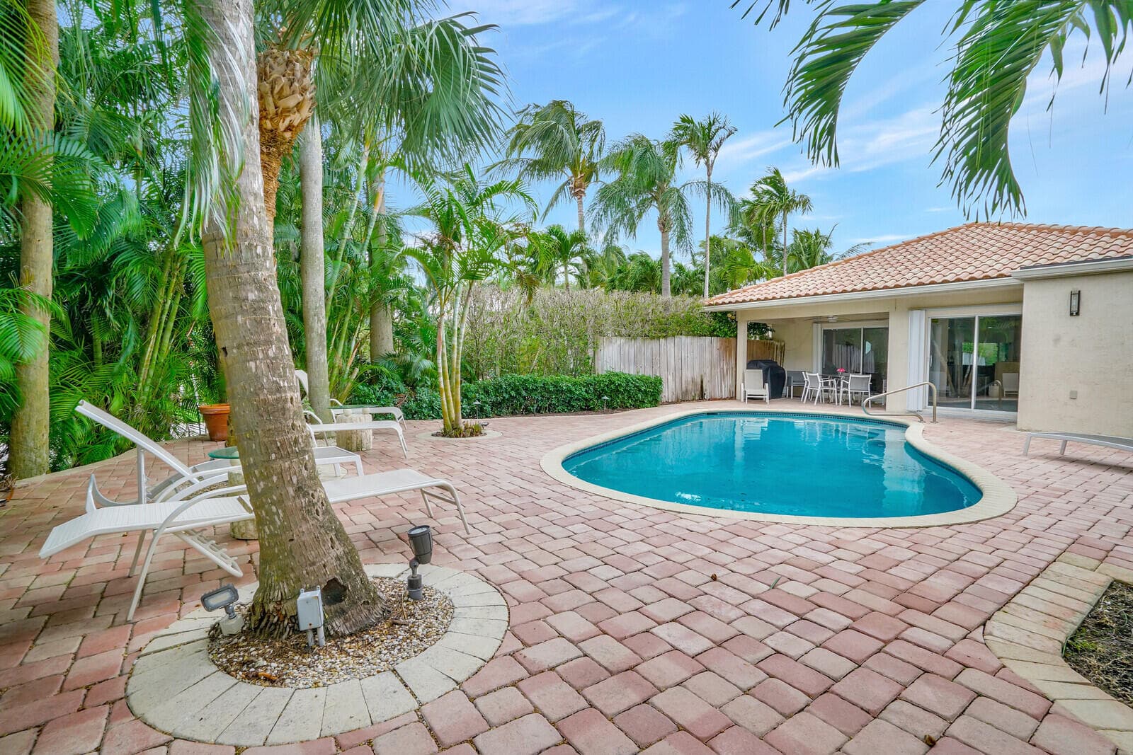 290 E Fern Drive, Boca Raton, FL 33432 — photo 37 of 51