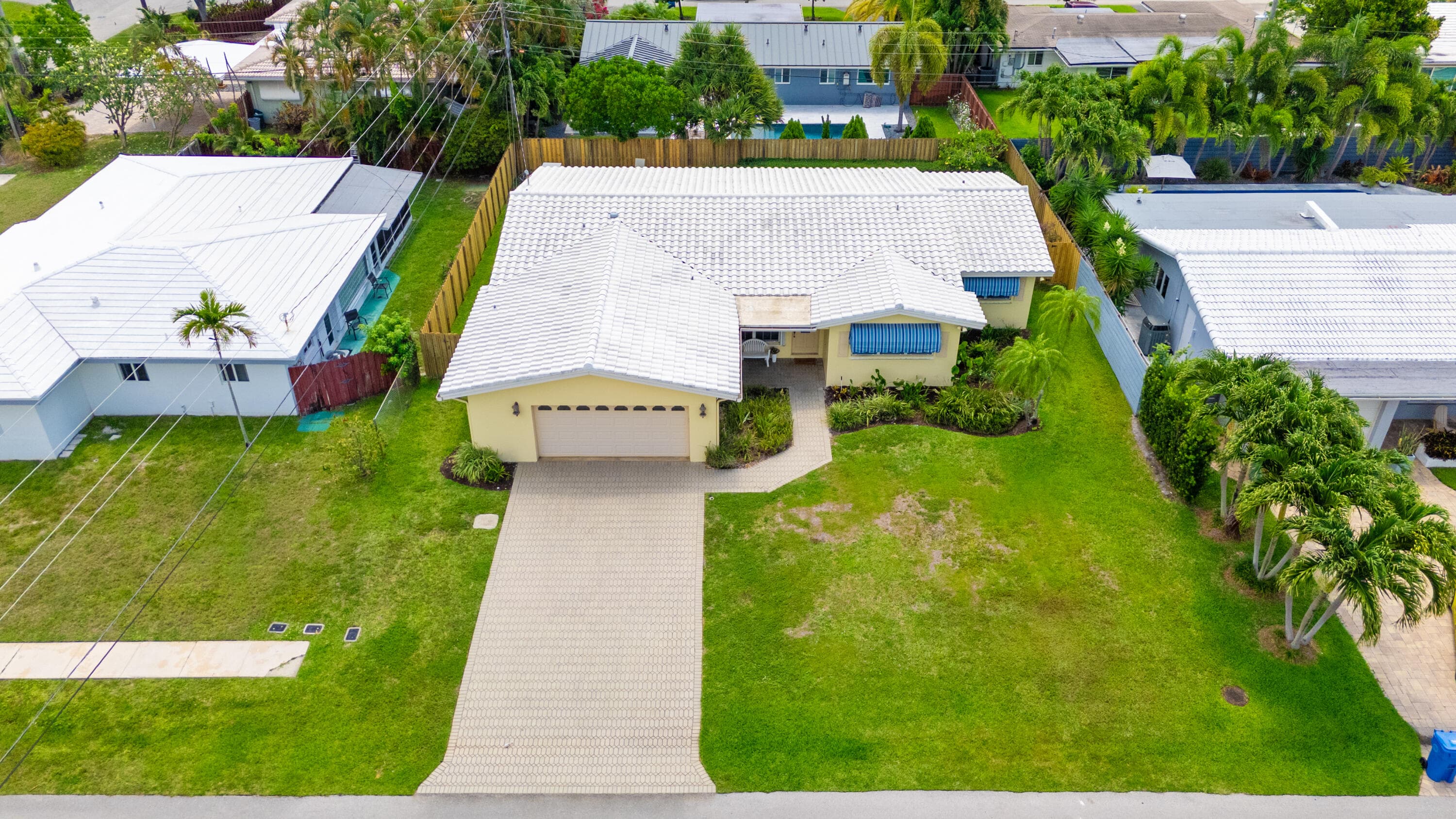 4240 NE 19th Avenue, Oakland Park, FL 33308 — photo 1 of 8