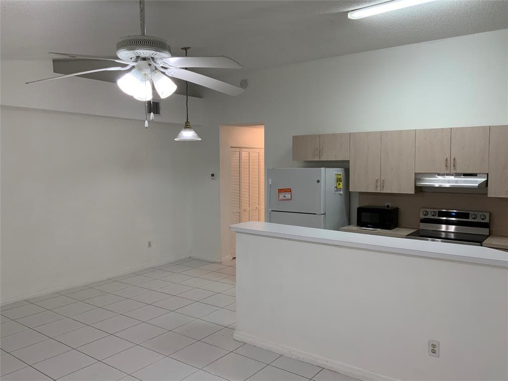 500 NE 3rd Street 109, Hallandale, FL 33009 — photo 6 of 22