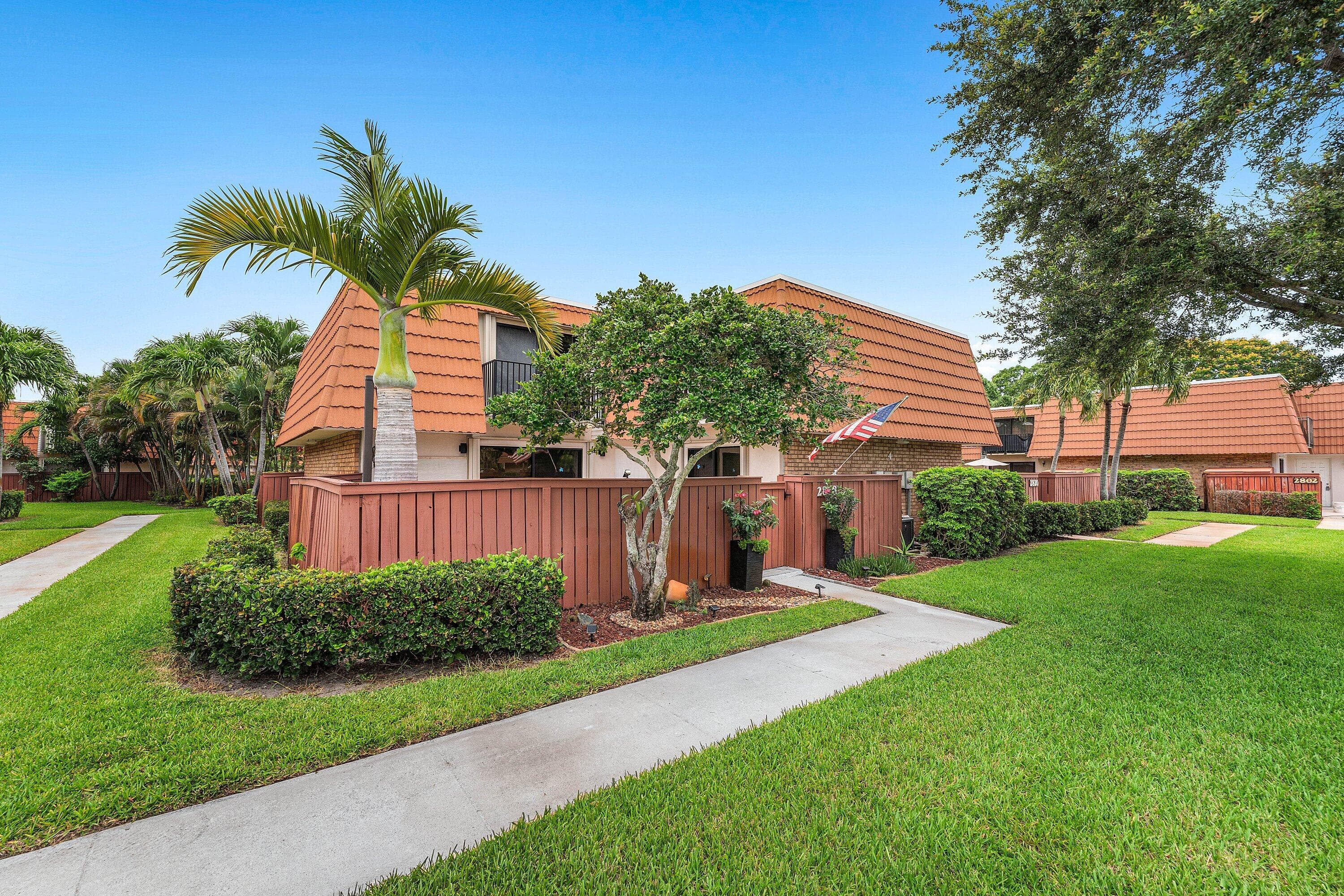 2818 Waterford Drive N, Deerfield Beach, FL 33442 — photo 3 of 33