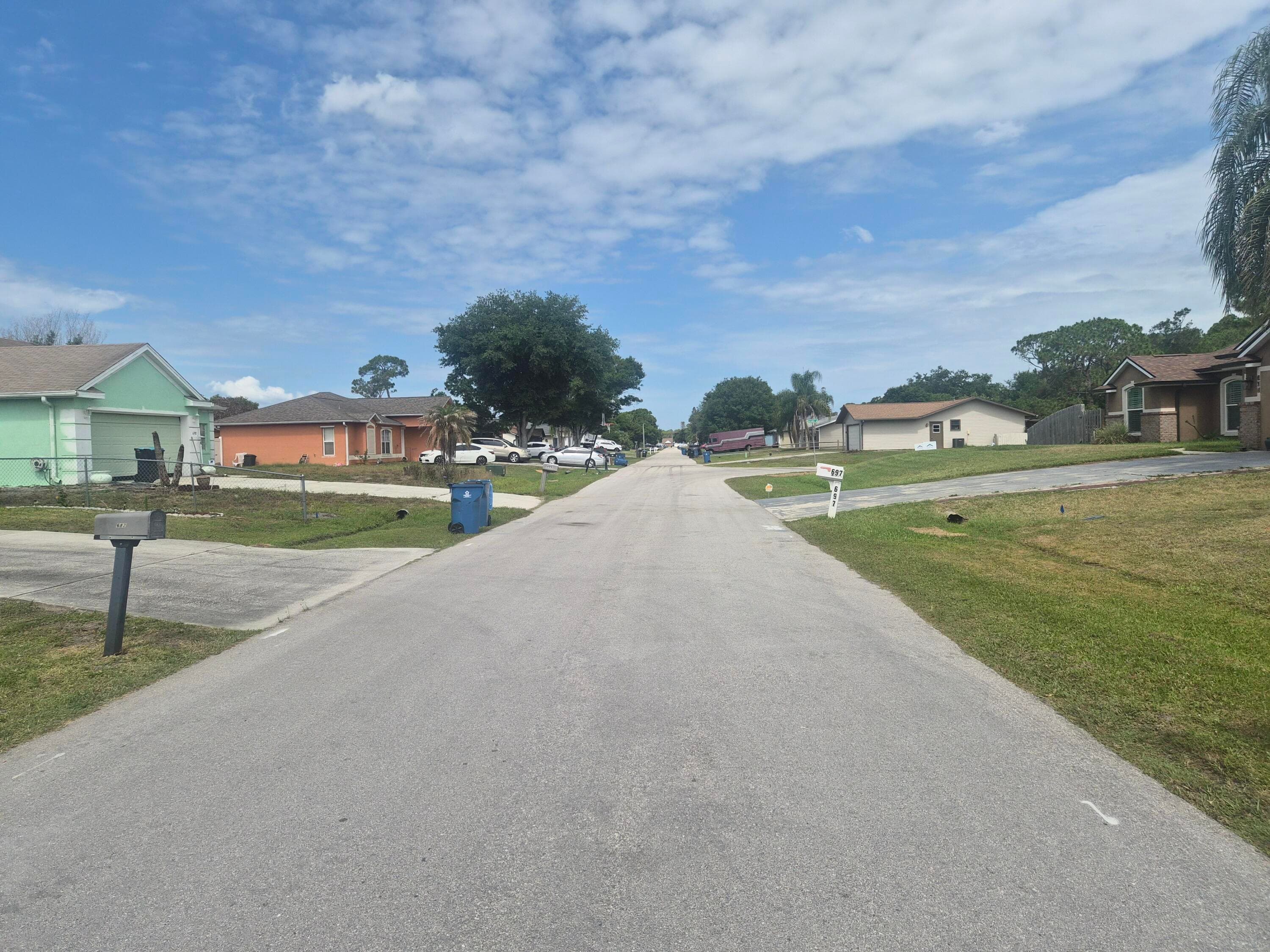 681 NW Thuringer St Street NW, Palm Bay, FL 32907 — photo 4 of 37