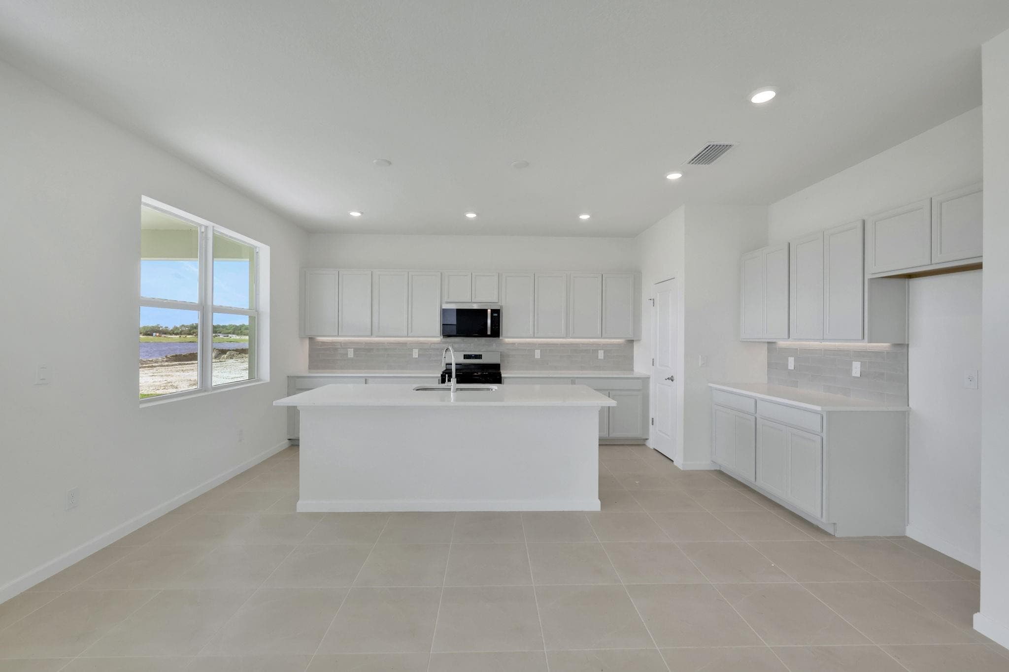 10717 NW Suncrest Lp, Port St. Lucie, FL 34987 — photo 17 of 37