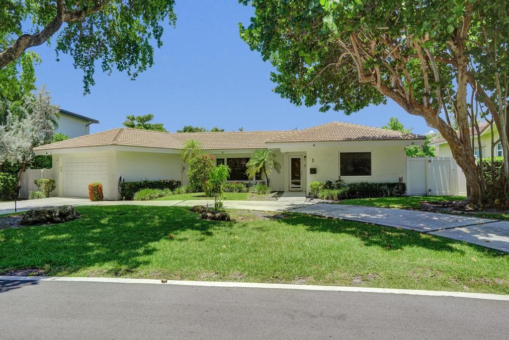 5 Gatehouse Road, Sea Ranch Lakes, FL 33308 — photo