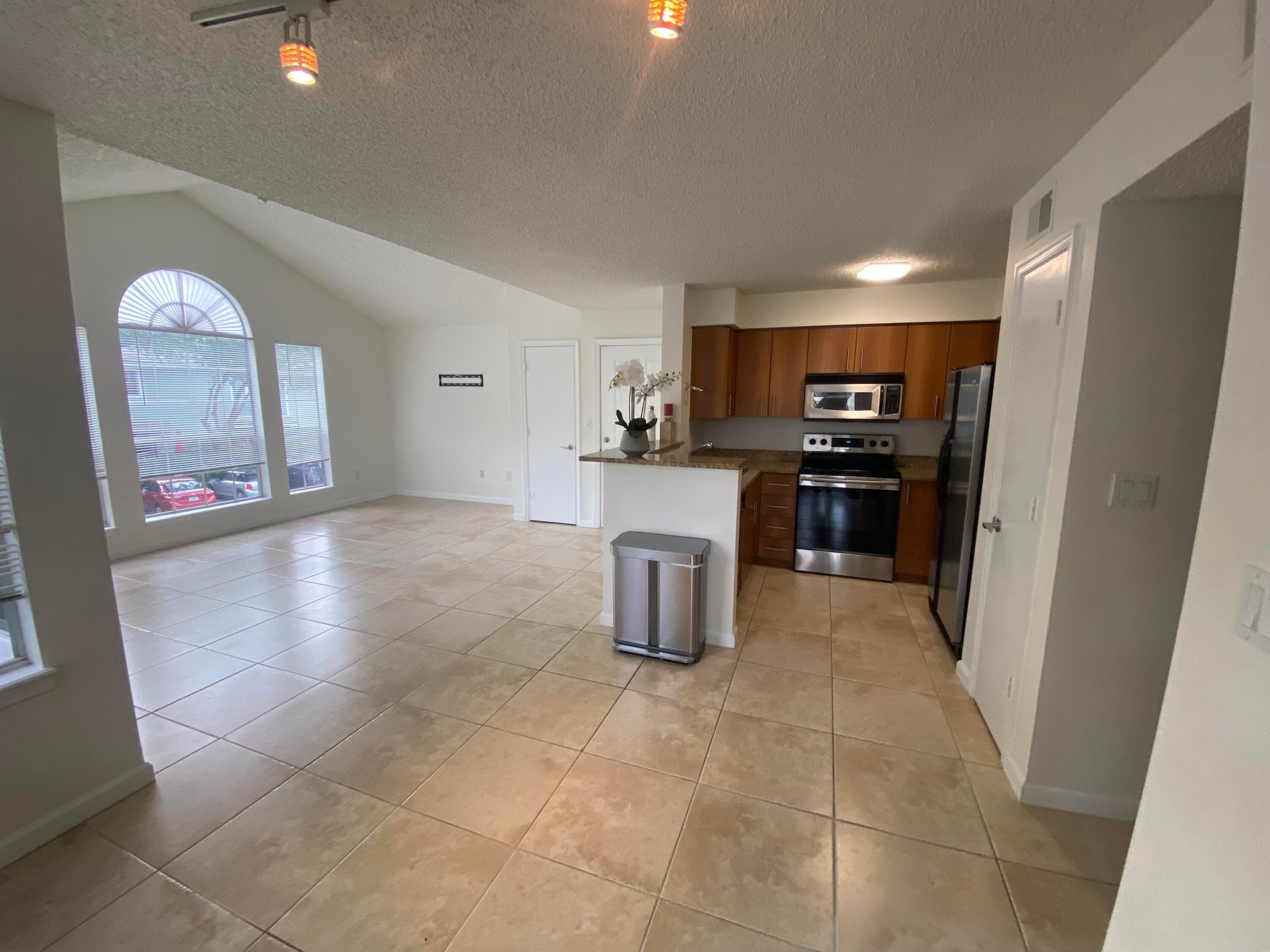 1020 Crystal Way H, Delray Beach, FL 33444 — photo 6 of 14