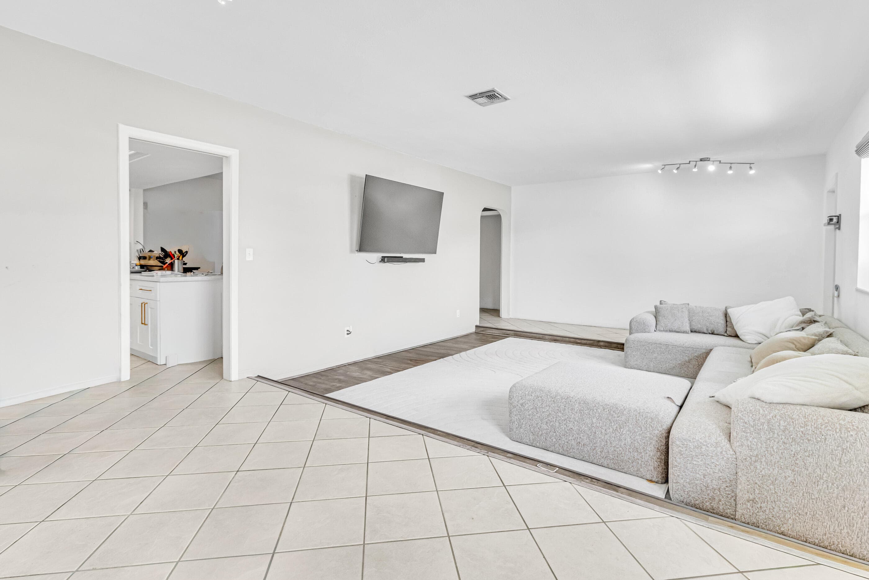 2200 N 47th Avenue, Hollywood, FL 33021 — photo 4 of 28