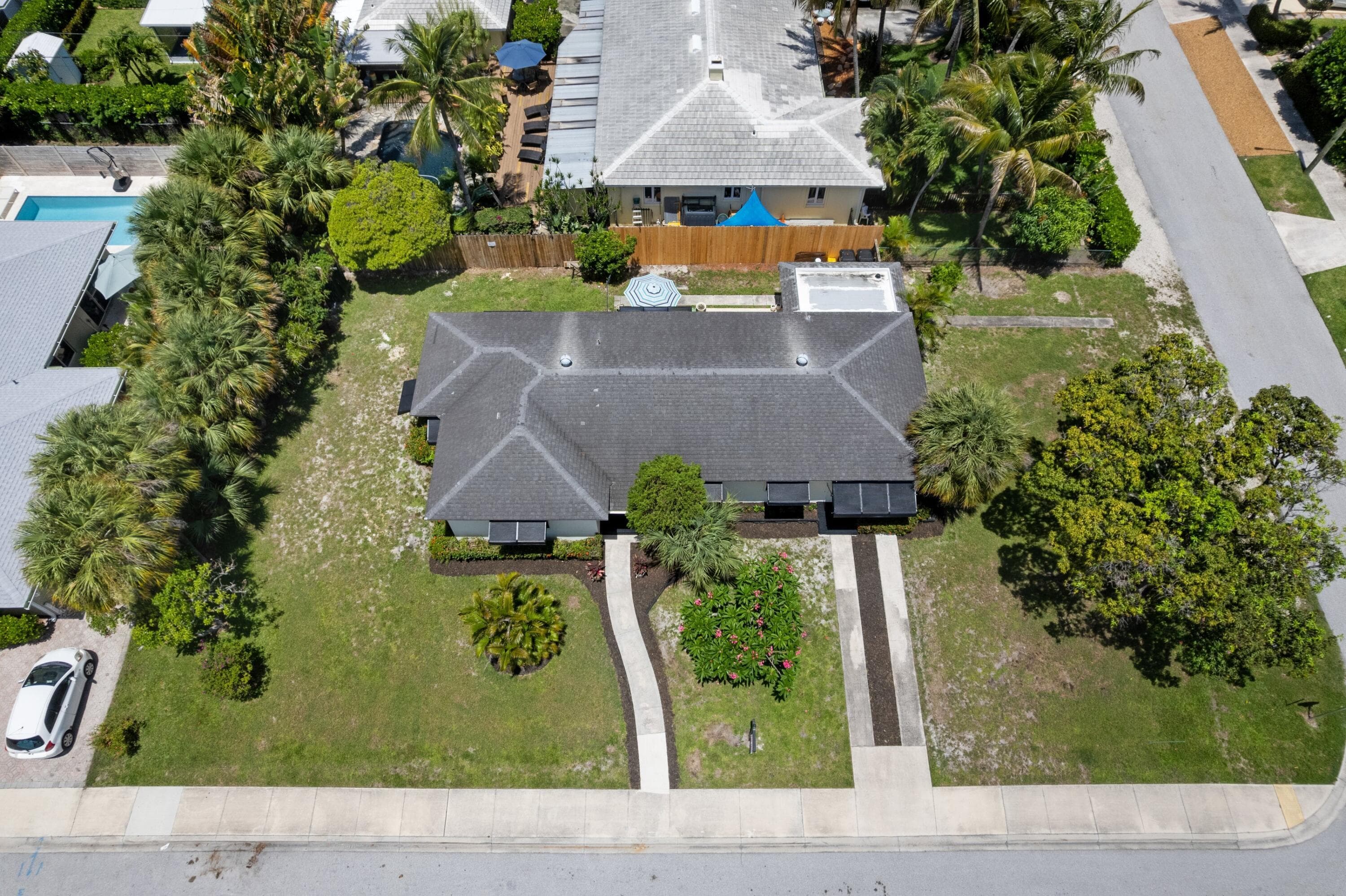 1725 N Lakeside Drive, Lake Worth Beach, FL 33460 — photo 4 of 25