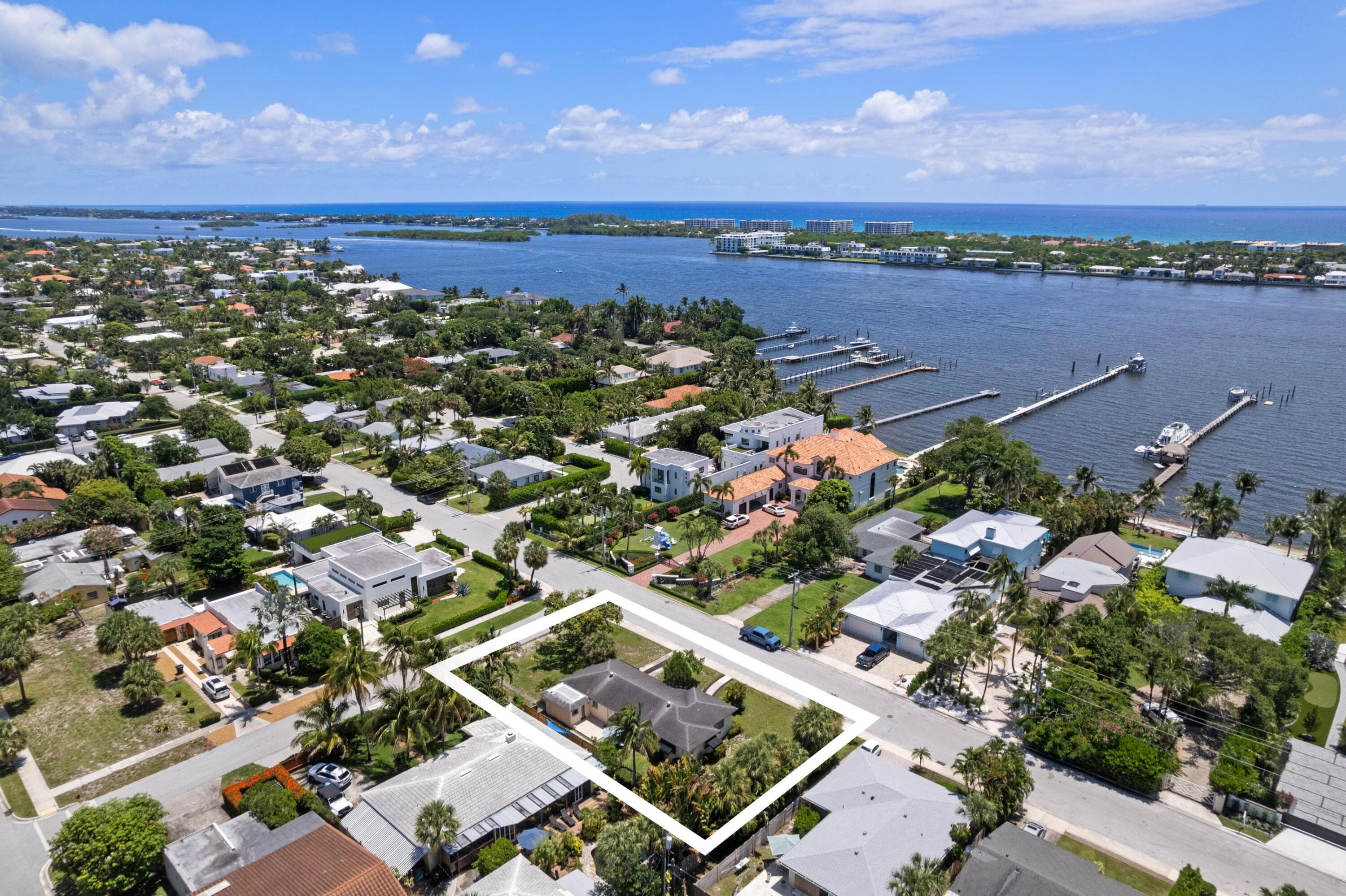 1725 N Lakeside Drive, Lake Worth Beach, FL 33460 — photo 3 of 25
