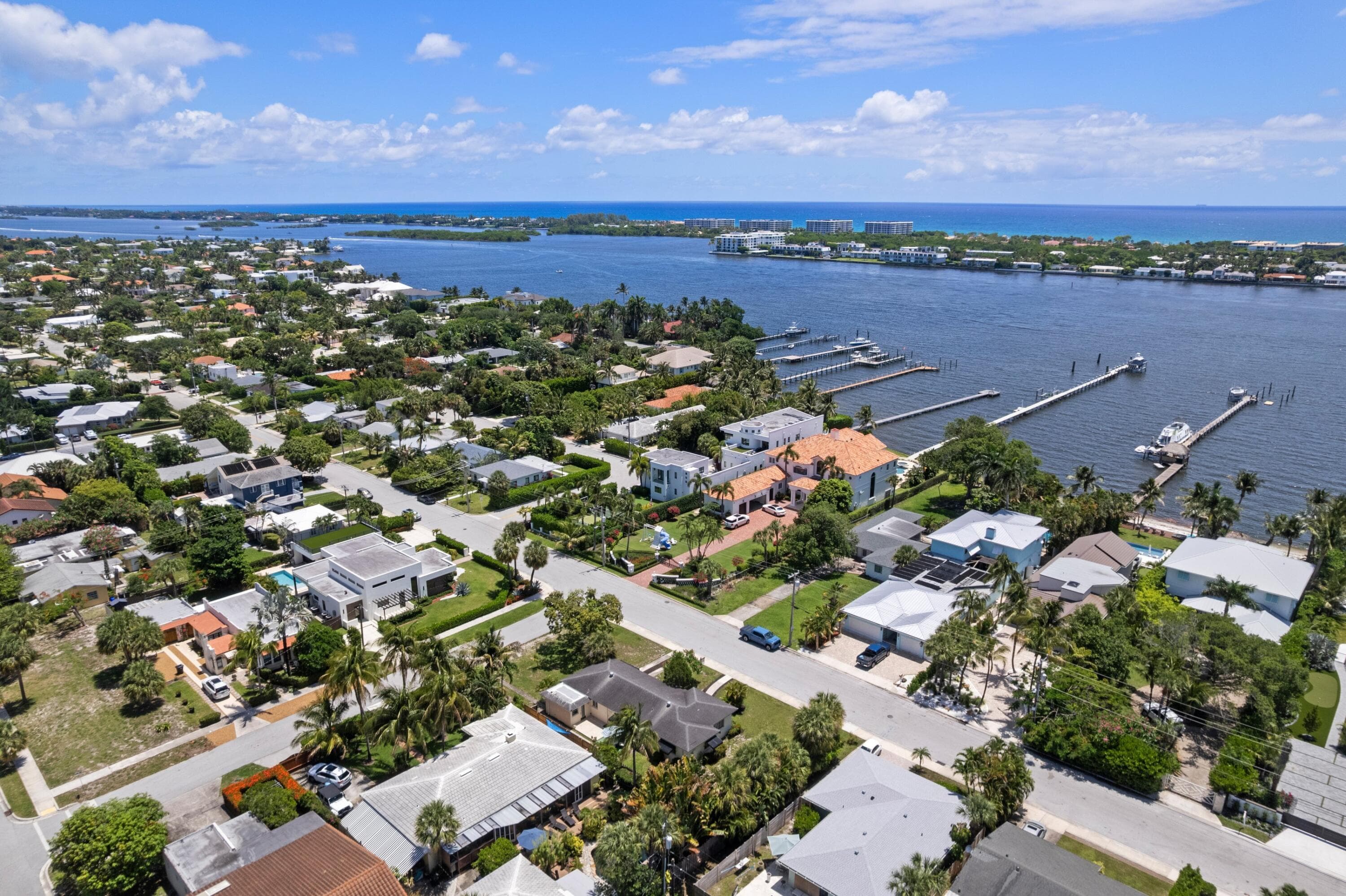 1725 N Lakeside Drive, Lake Worth Beach, FL 33460 — photo 6 of 25