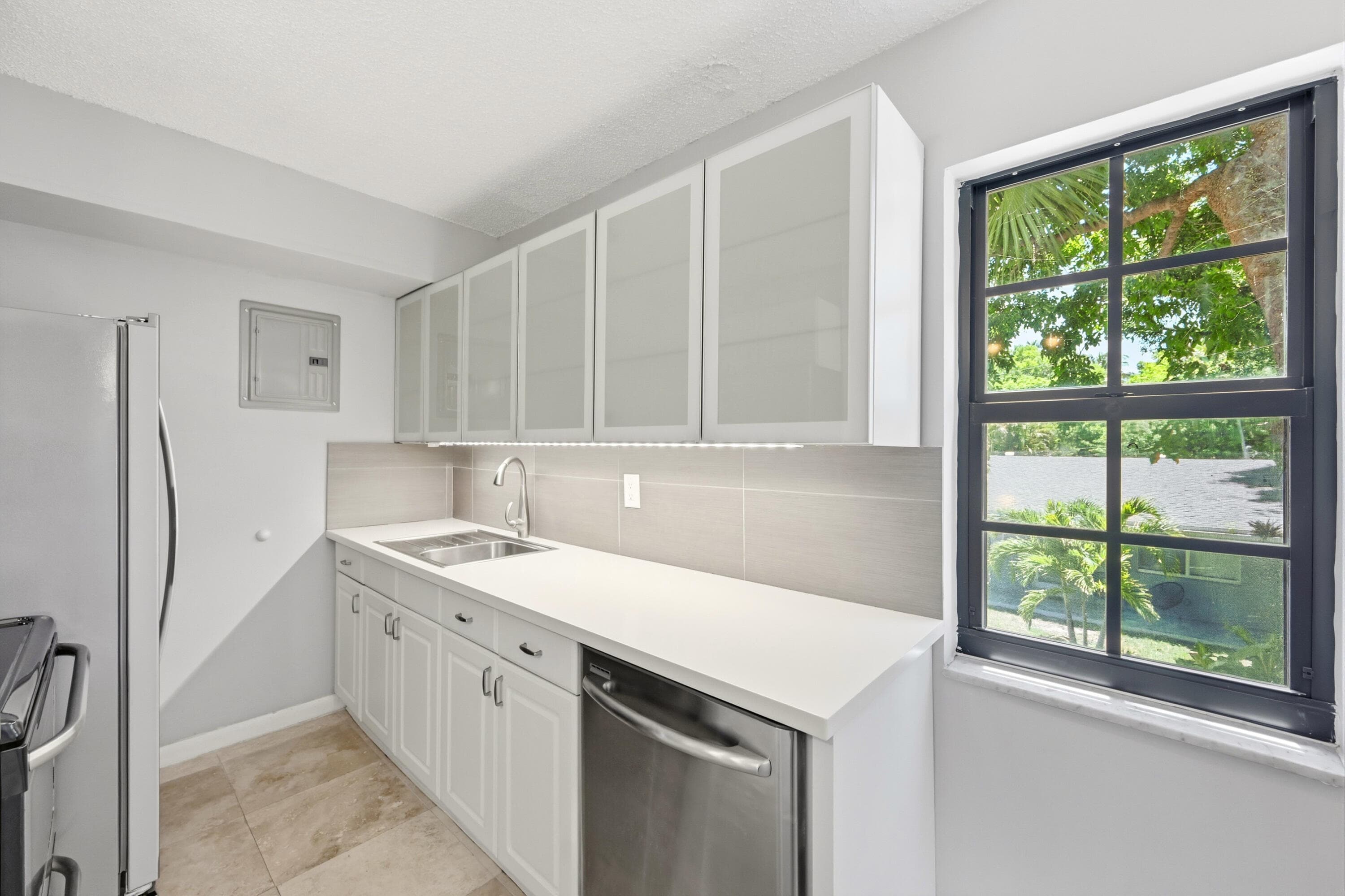 905 NE 28th Street 206, Wilton Manors, FL 33334 — photo 3 of 61