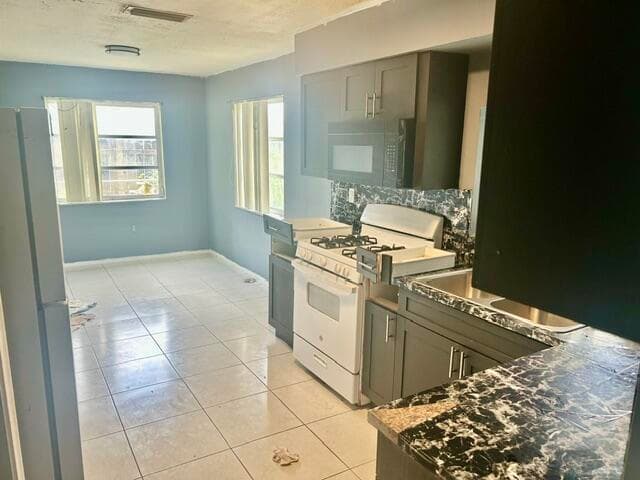 2400 NW 85th Avenue, Sunrise, FL 33322 — photo 10 of 27