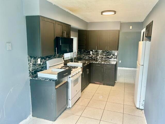 2400 NW 85th Avenue, Sunrise, FL 33322 — photo 11 of 27