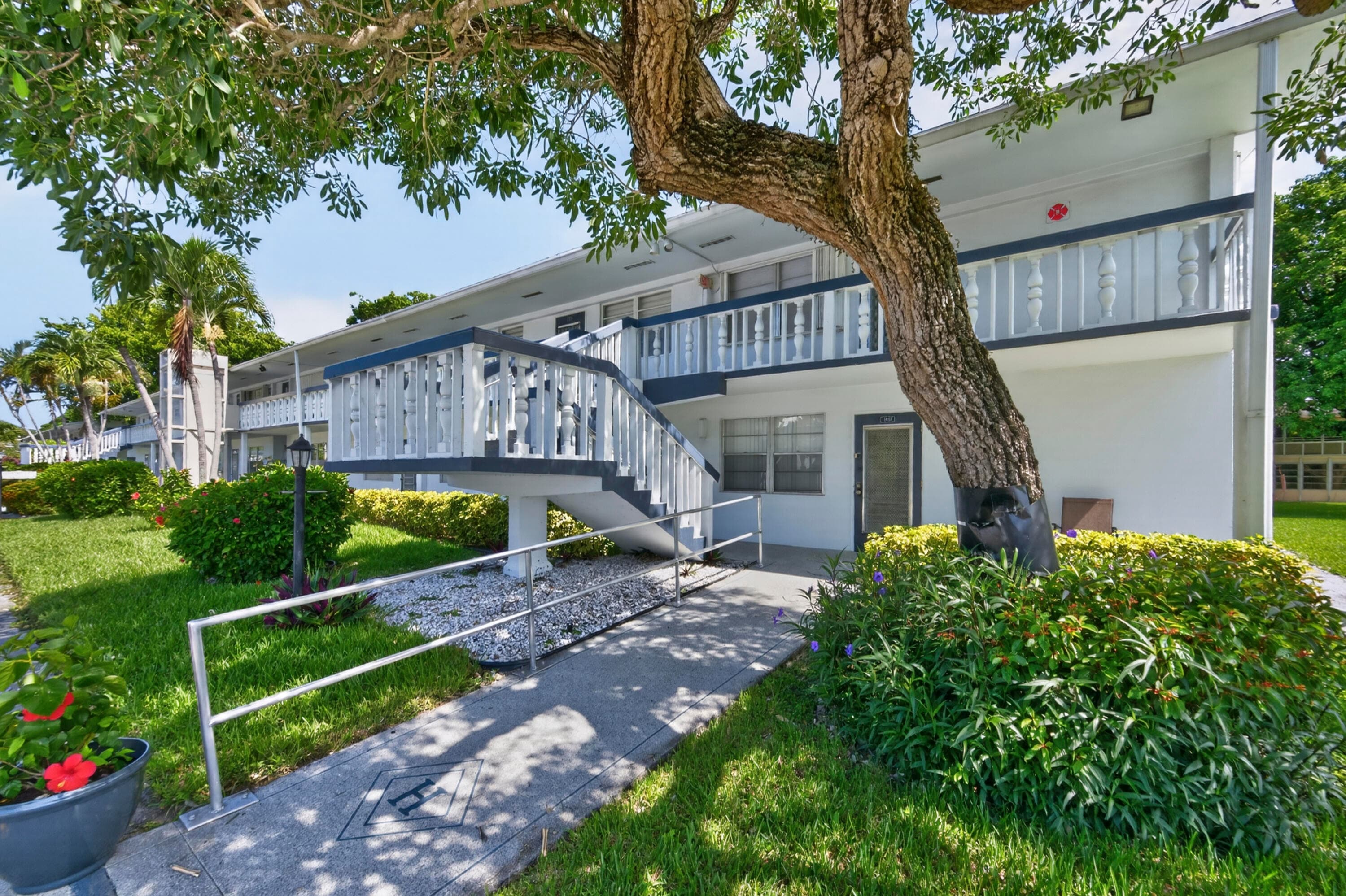 176 Upminster H 176, Deerfield Beach, FL 33442 — photo 3 of 28