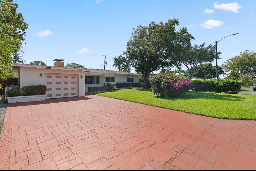 570 SE 2nd Avenue, Pompano Beach, FL 33060 — photo 4 of 28