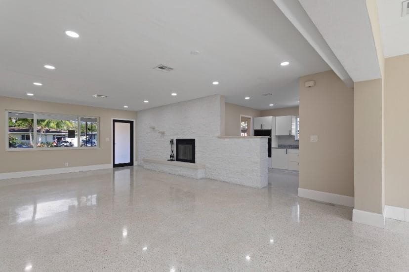 570 SE 2nd Avenue, Pompano Beach, FL 33060 — photo 8 of 28