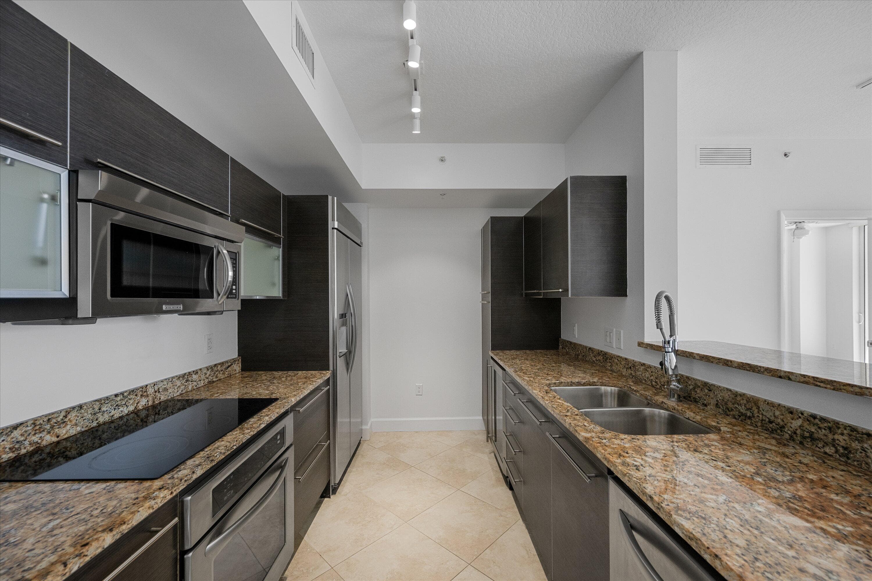 550 Okeechobee Boulevard 1605, West Palm Beach, FL 33401 — photo 3 of 22