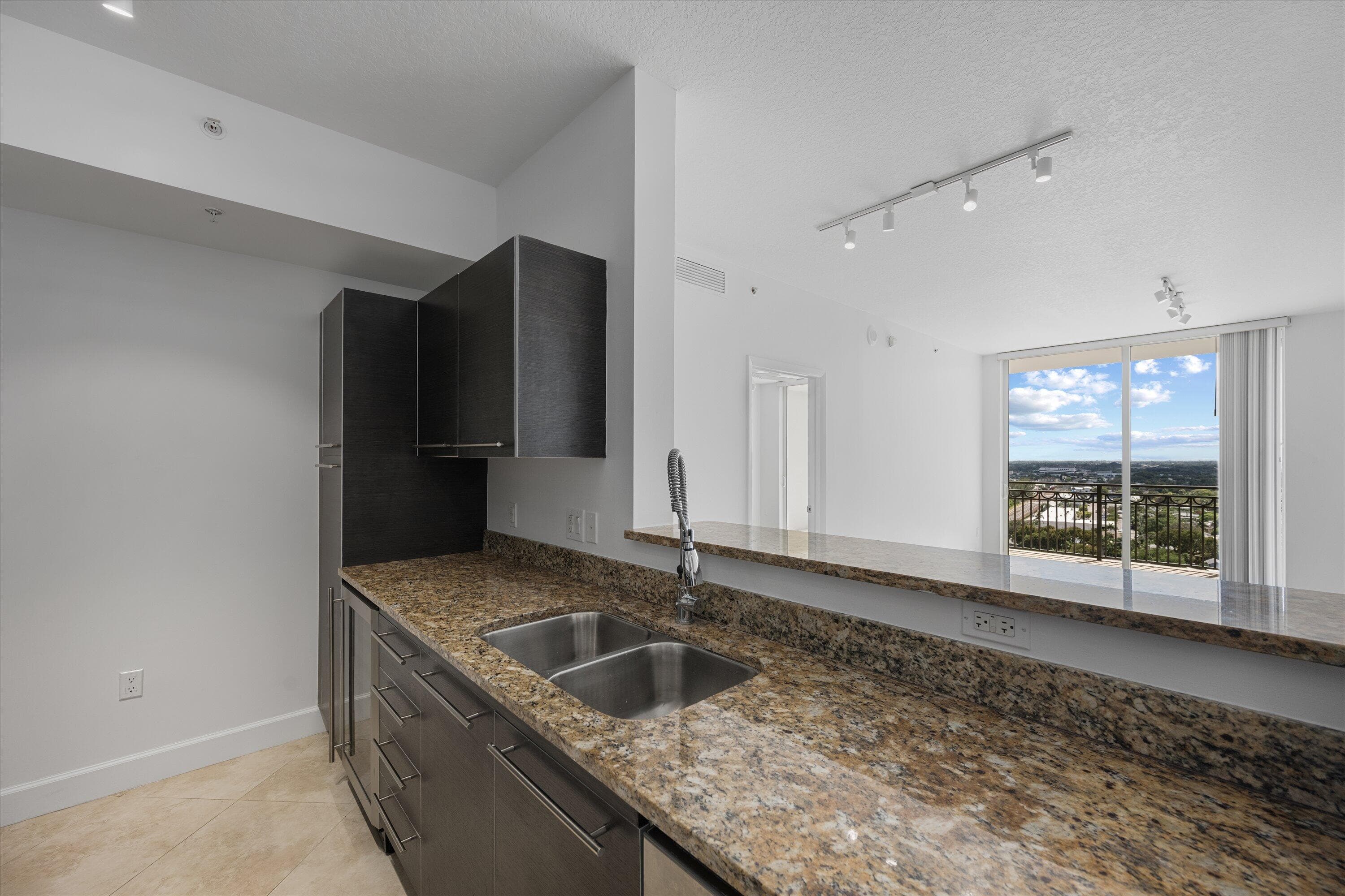 550 Okeechobee Boulevard 1605, West Palm Beach, FL 33401 — photo 5 of 22