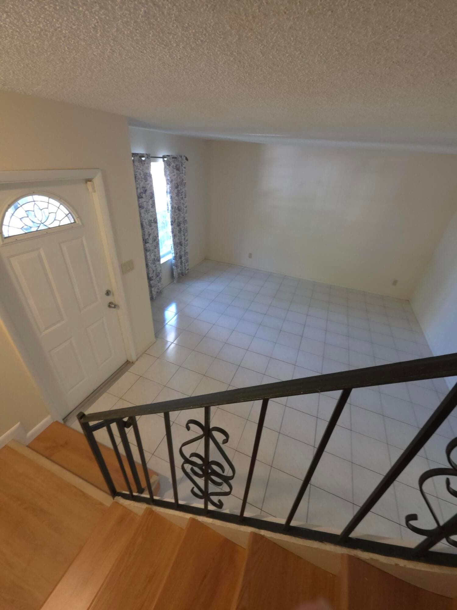 Townhouse in Hallandale Beach — photo 3 of 14