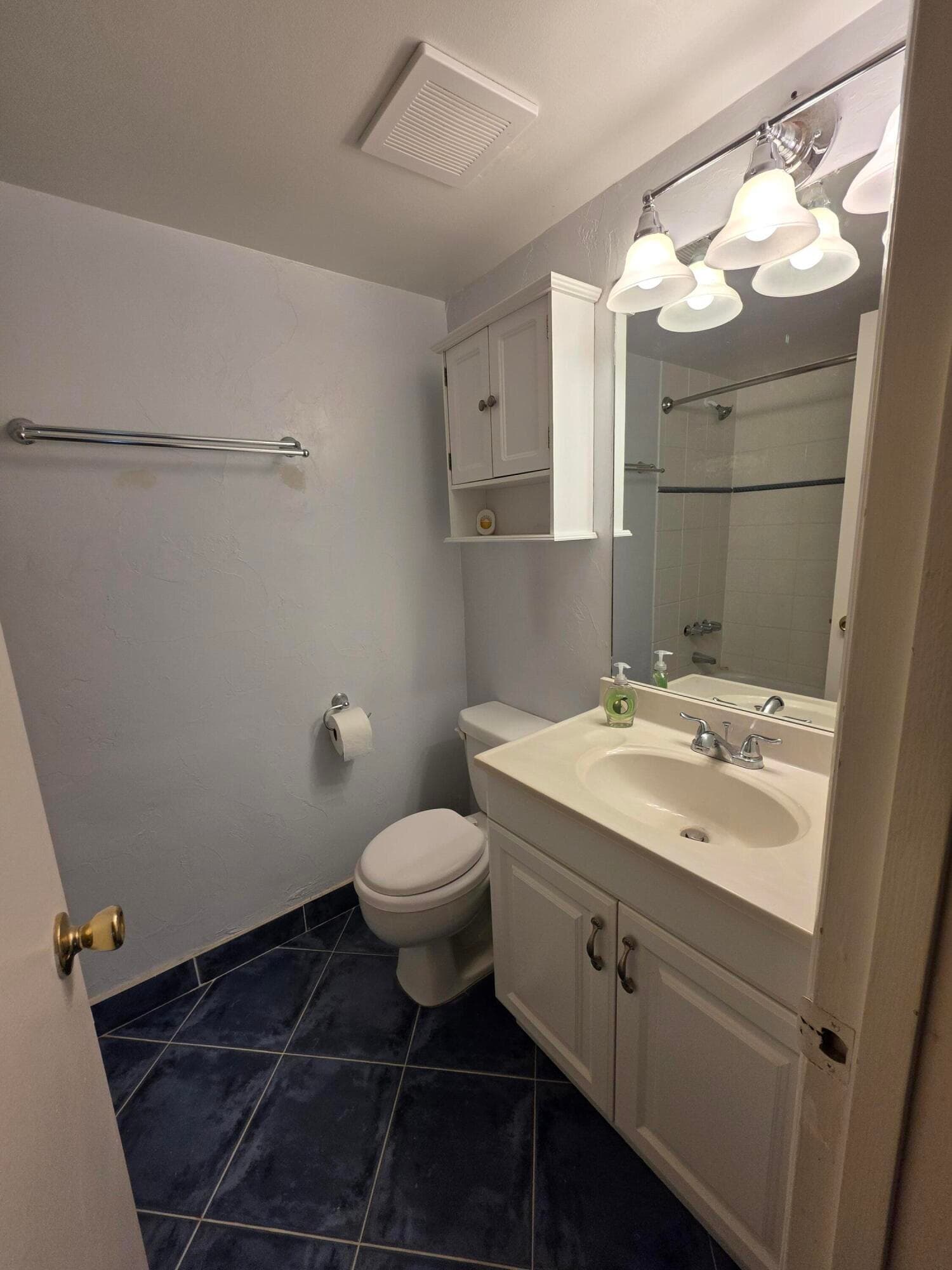 Townhouse in Hallandale Beach — photo 11 of 14