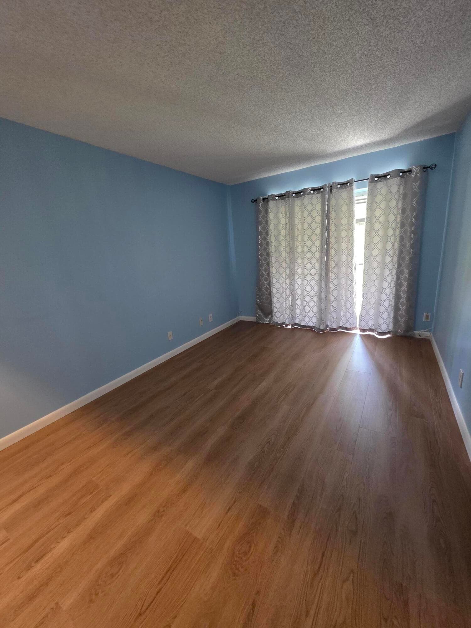 Townhouse in Hallandale Beach — photo 13 of 14