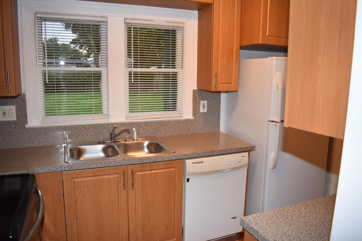 940 Bignonia Road, West Palm Beach, FL 33405 — photo 5 of 10