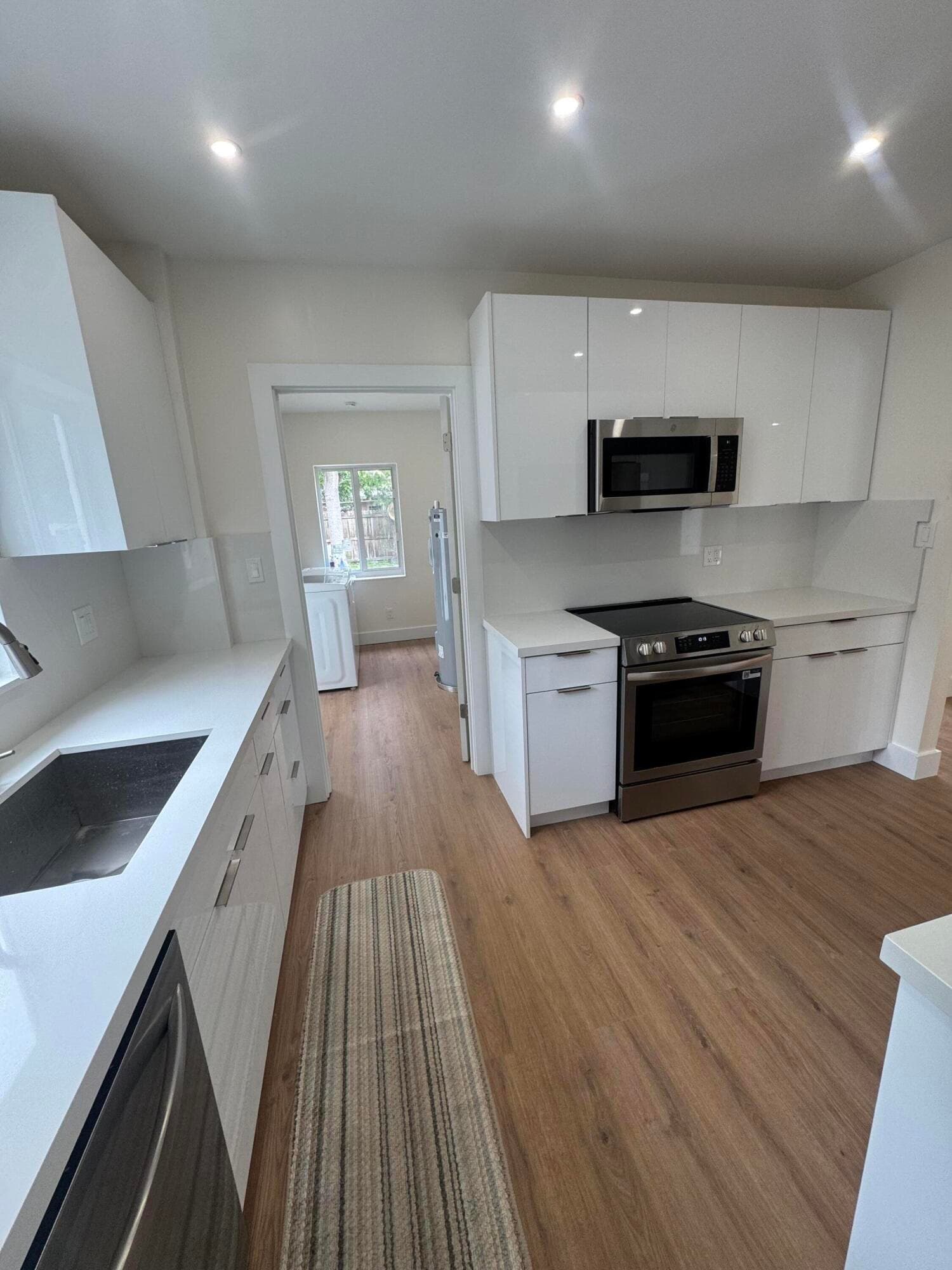 725 NE 160th Terrace, Miami, FL 33162 — photo 4 of 36