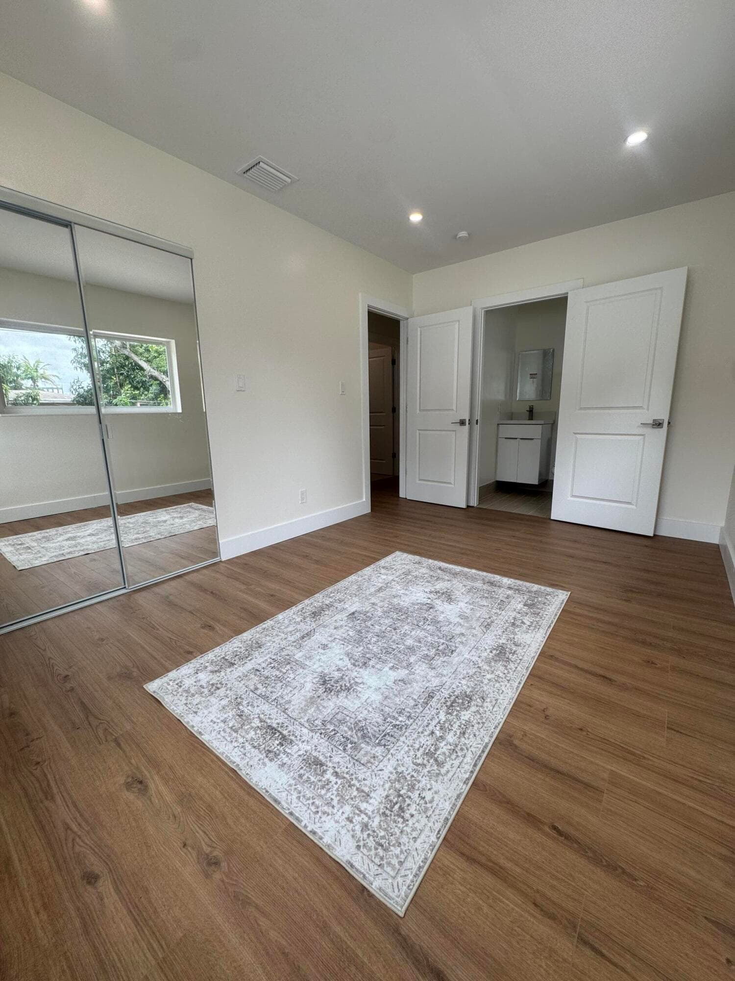 725 NE 160th Terrace, Miami, FL 33162 — photo 24 of 36