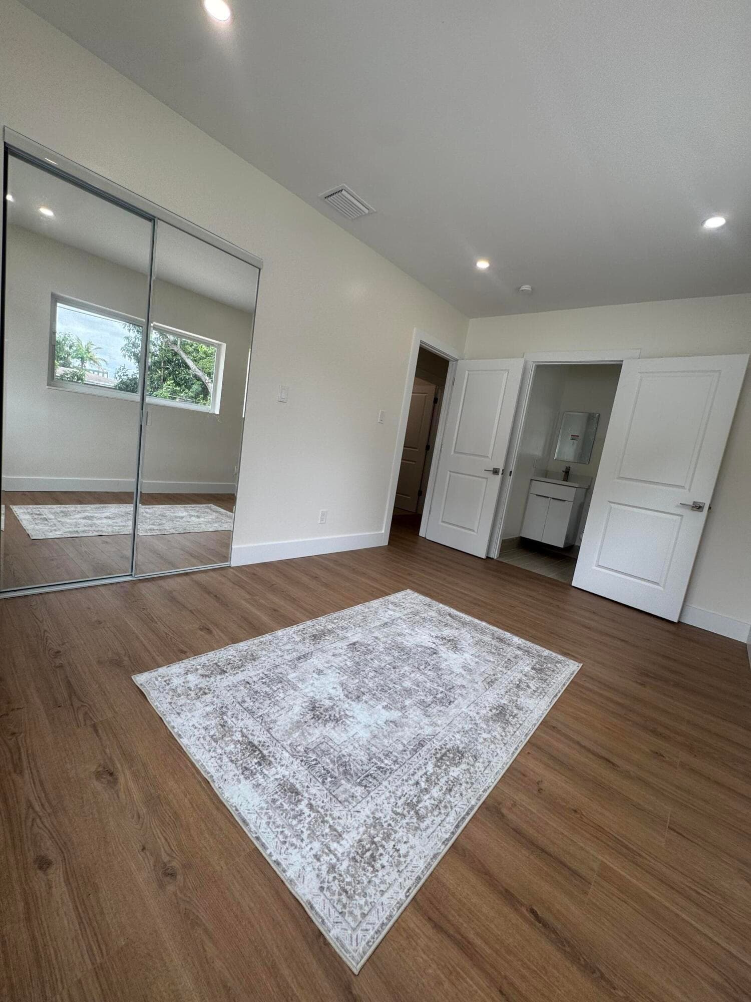 725 NE 160th Terrace, Miami, FL 33162 — photo 23 of 36