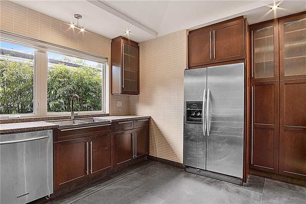 551 NE 53rd Street, Miami, FL 33137 — photo 8 of 25