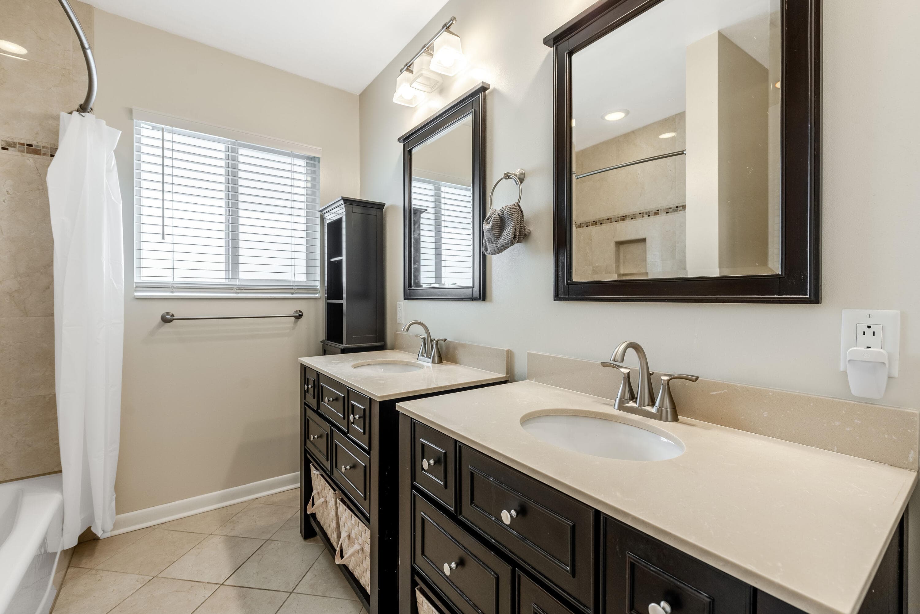 1777 NE 46th Street, Oakland Park, FL 33334 — photo 19 of 34