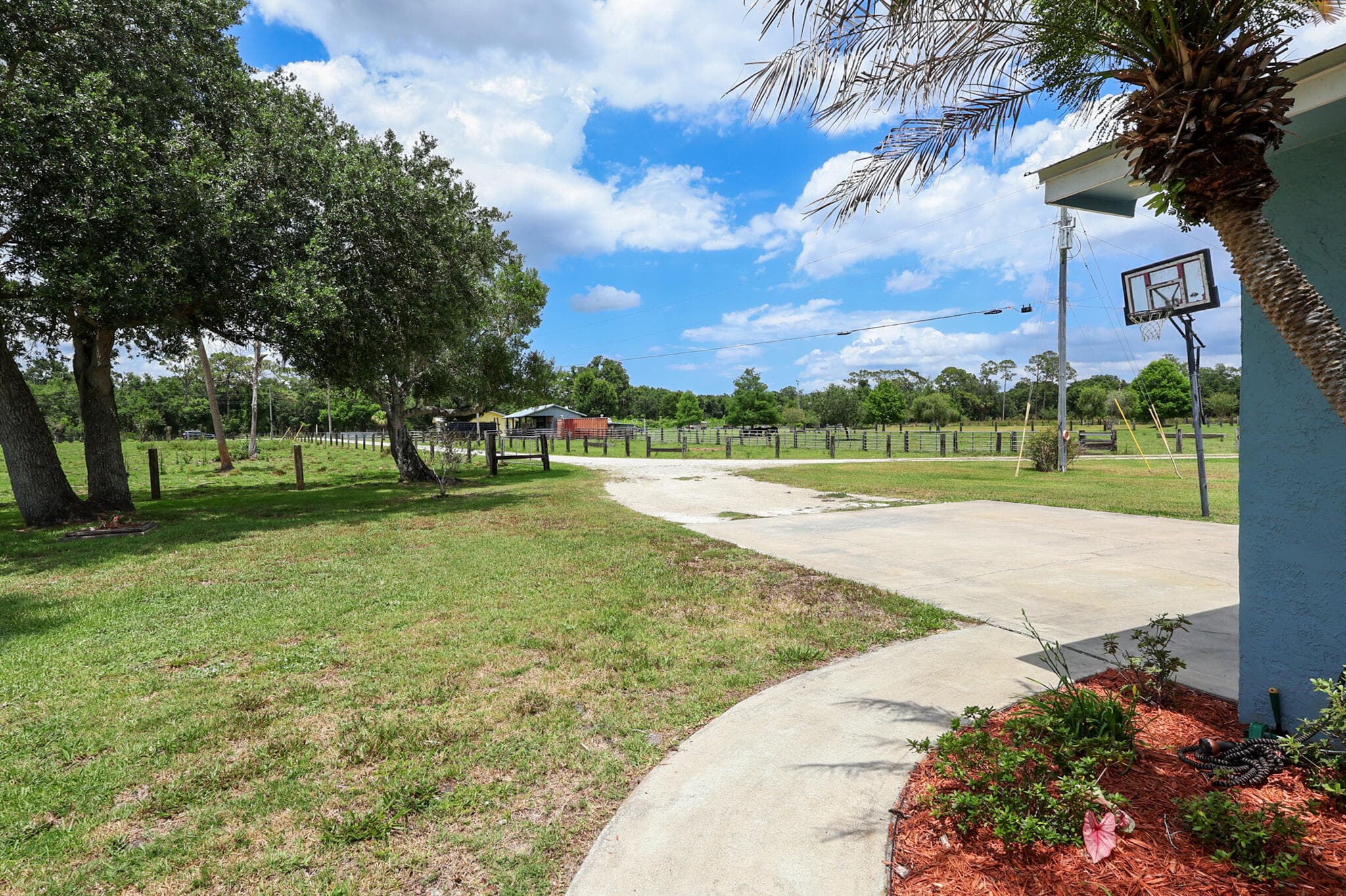 860 NW 141st Street, Okeechobee, FL 34972 — photo 5 of 41