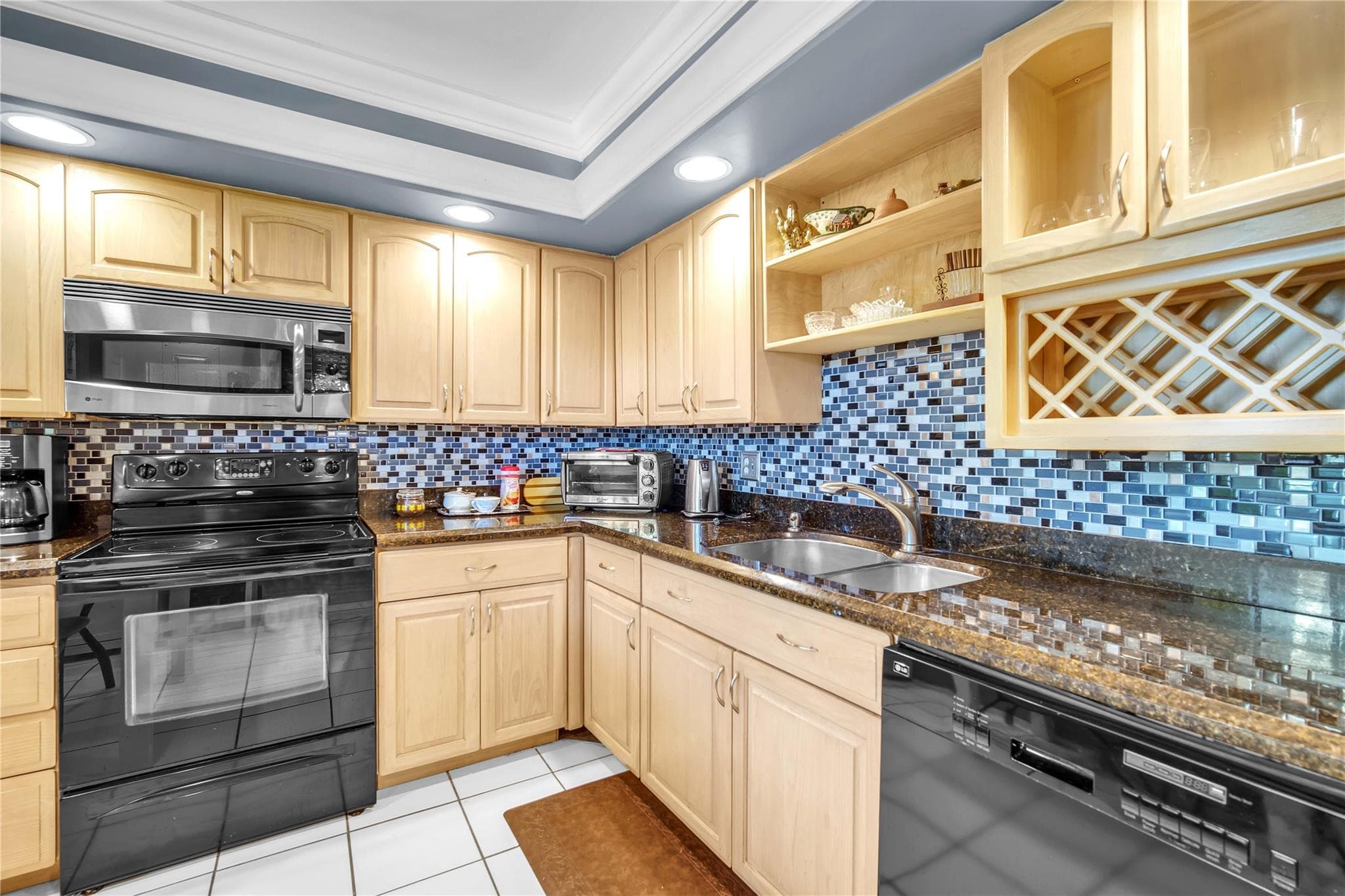 400 Oaks Lane 115, Pompano Beach, FL 33069 — photo 2 of 32
