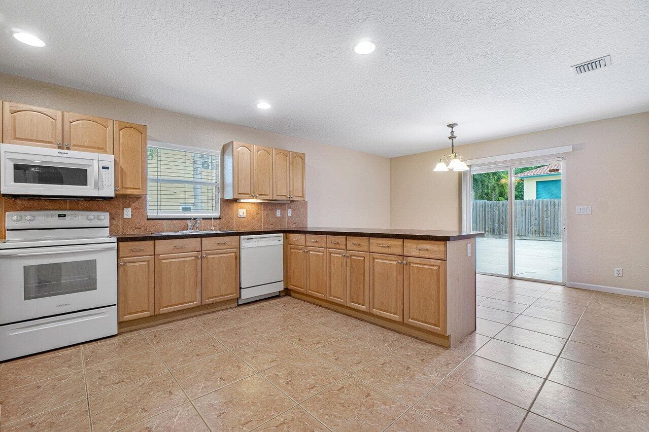 5592 1st Road, Lake Worth, FL 33467 — photo 8 of 22