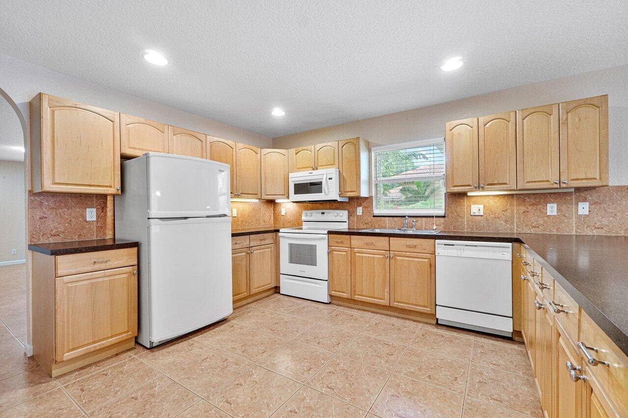 5592 1st Road, Lake Worth, FL 33467 — photo 9 of 22