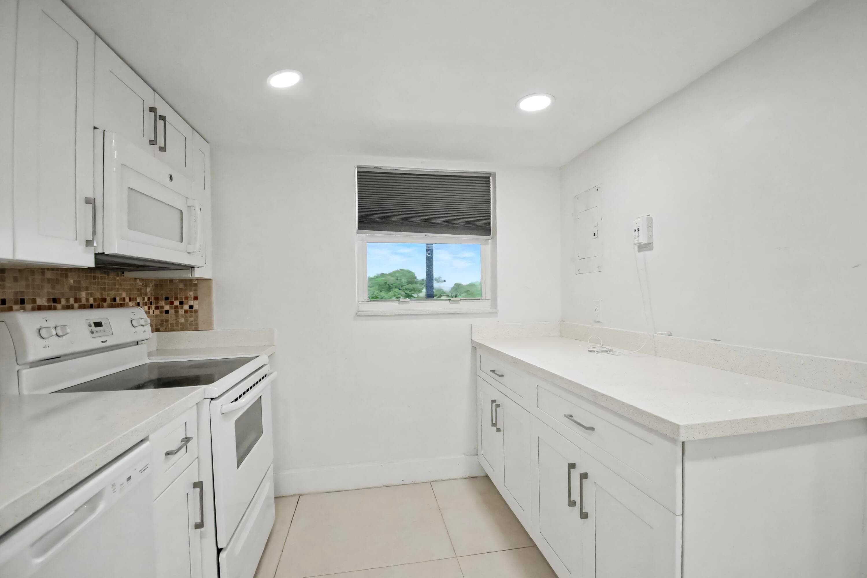 10110 Boca Entrada Blvd 305, Boca Raton, FL 33428 — photo 7 of 15