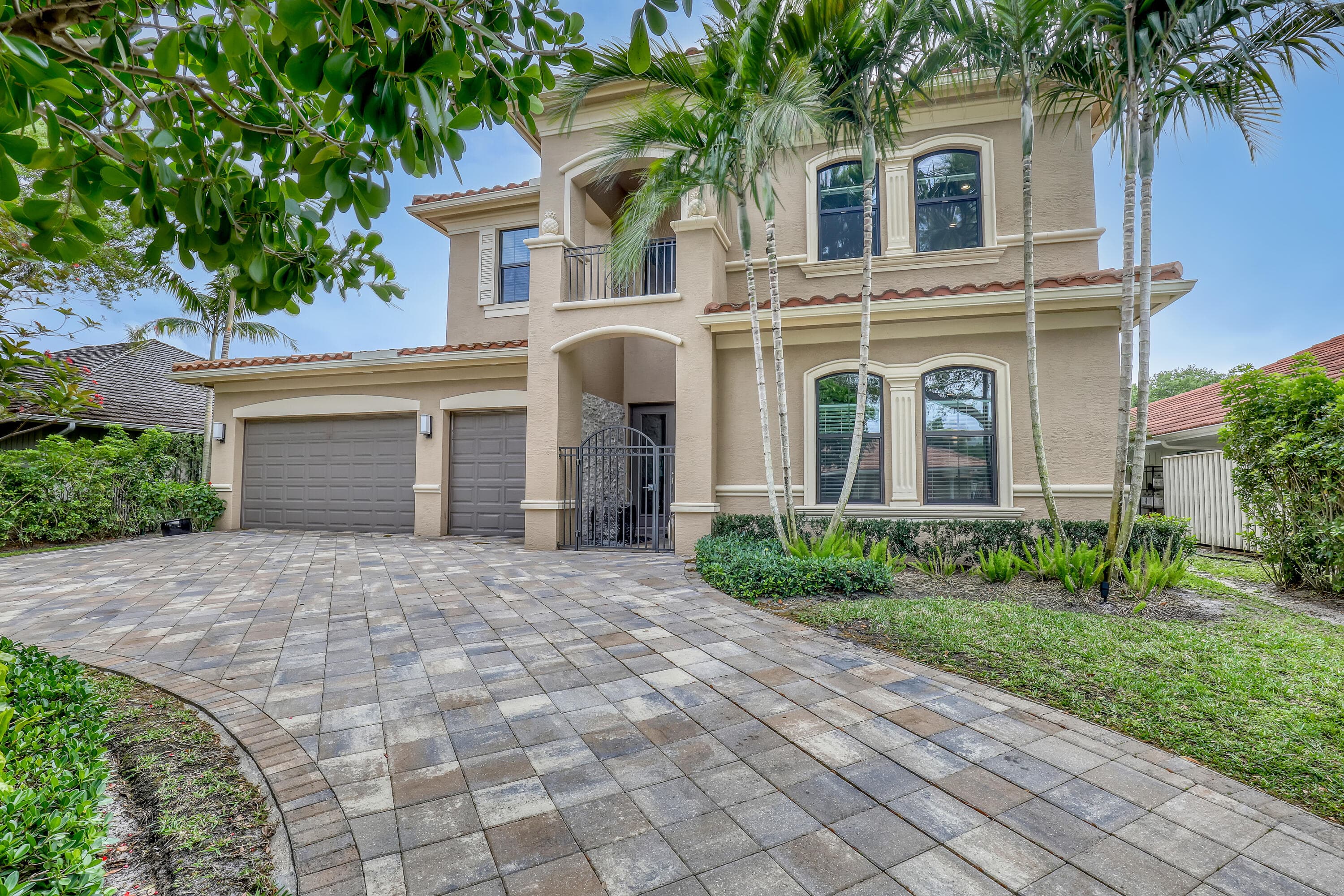 10 Kintyre Road, Palm Beach Gardens, FL 33418 — photo 1 of 60