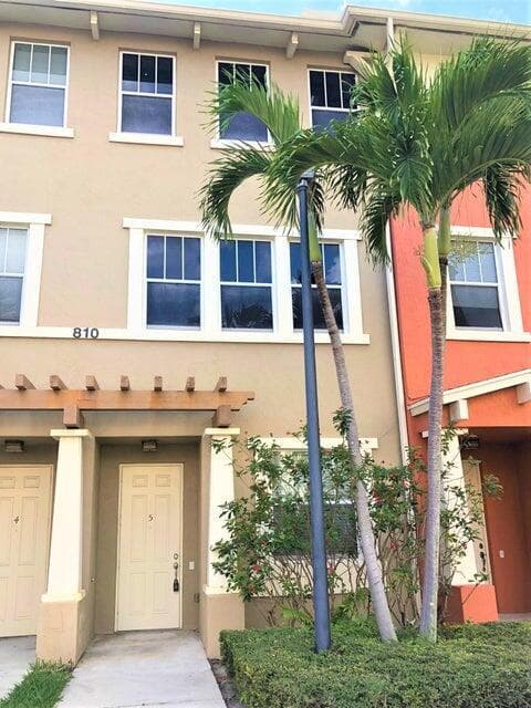 810 Marina Del Ray Lane 5, West Palm Beach, FL 33401 — photo 1 of 38