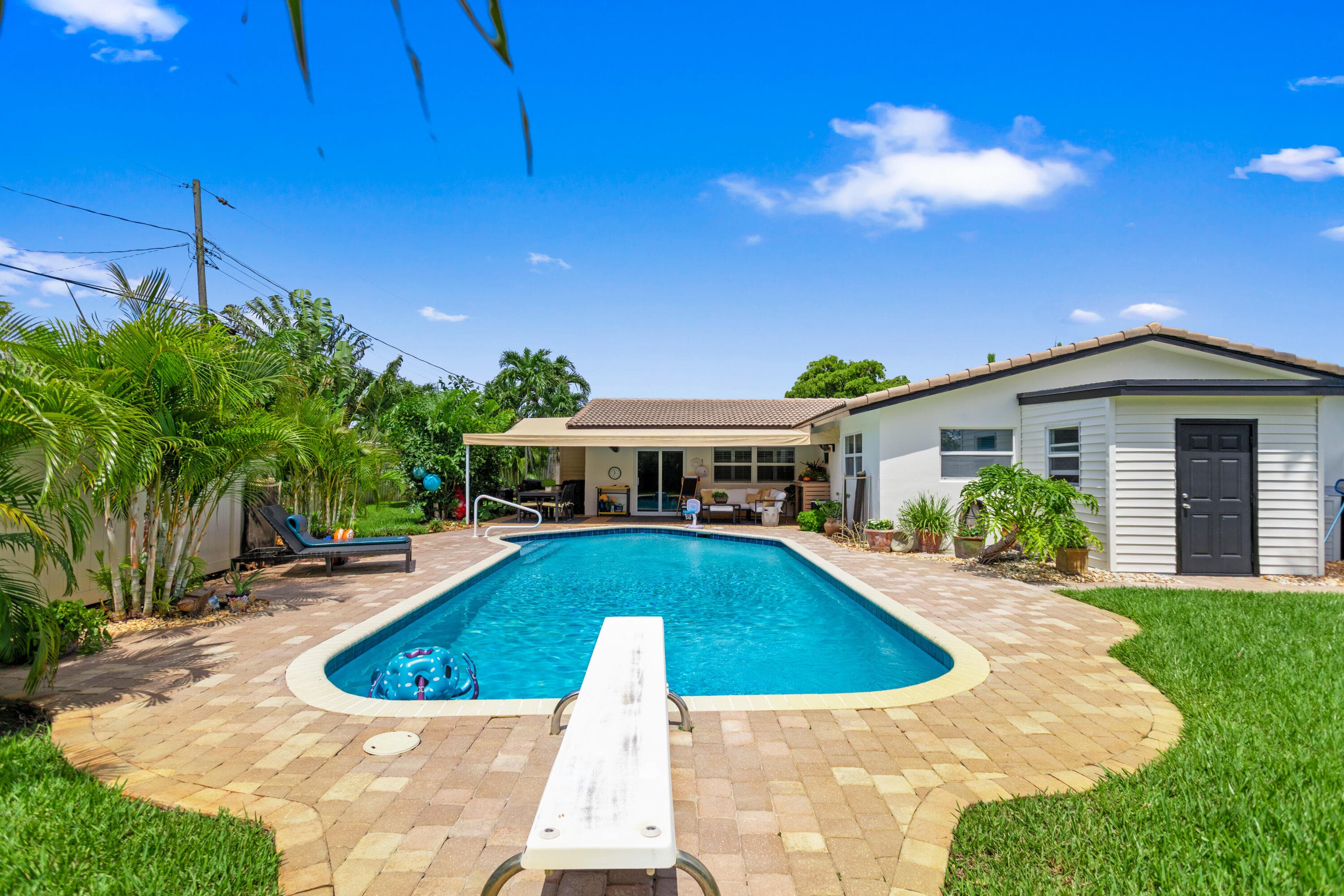 1420 NE 42nd Court, Oakland Park, FL 33334 — photo 5 of 37