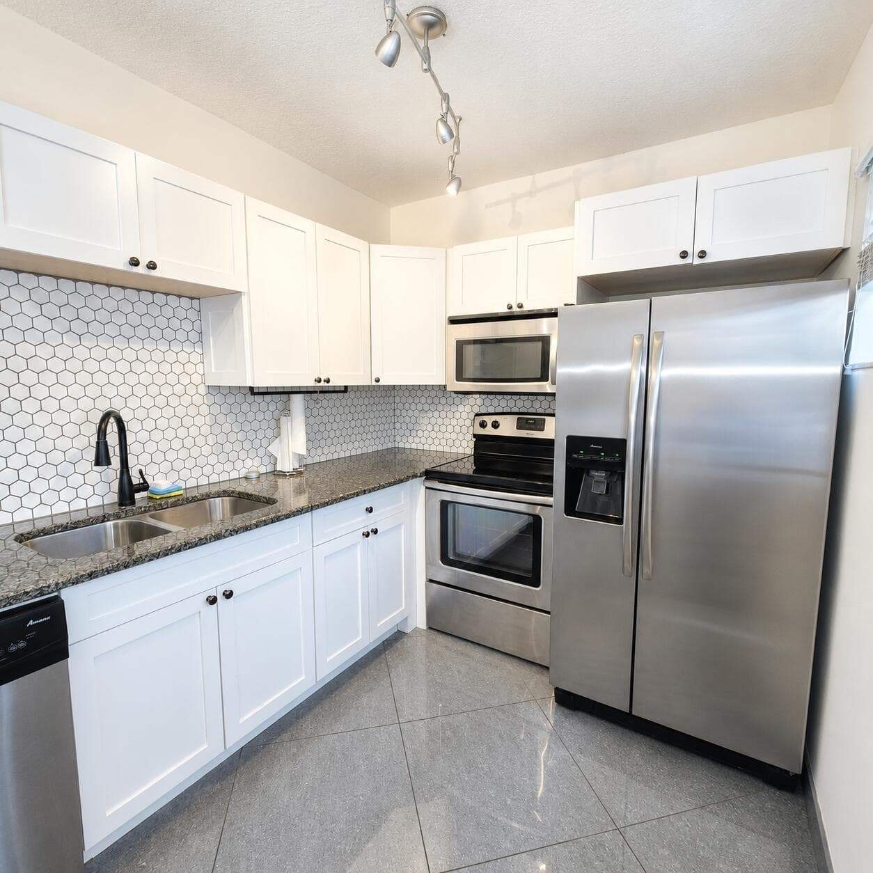 3709 S Olive Avenue 301 Central Dr, West Palm Beach, FL 33405 — photo 4 of 14