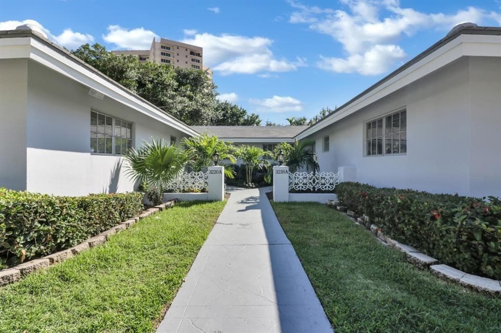 3218 SE 11th Street B, Pompano Beach, FL 33062 — photo 3 of 7