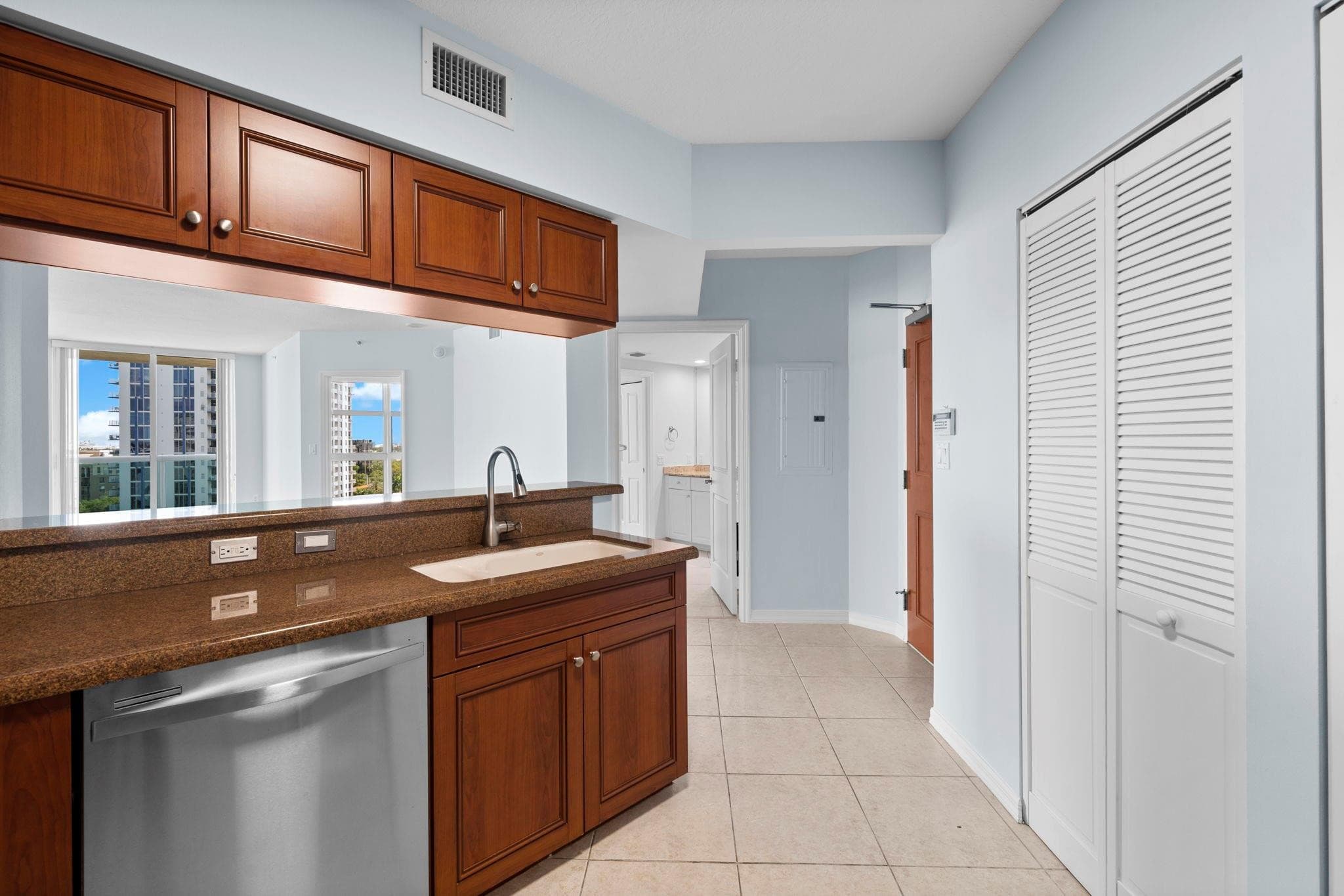 347 N New River Dr Drive 1110, Fort Lauderdale, FL 33301 — photo 7 of 36