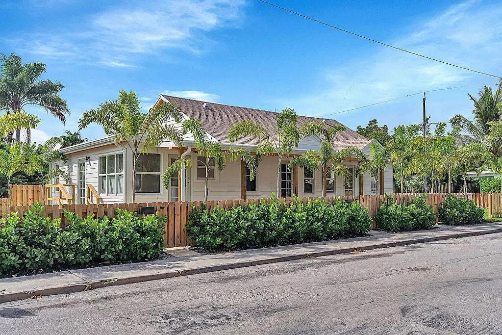 829 N K Street, Lake Worth Beach, FL 33460 — photo 1 of 16