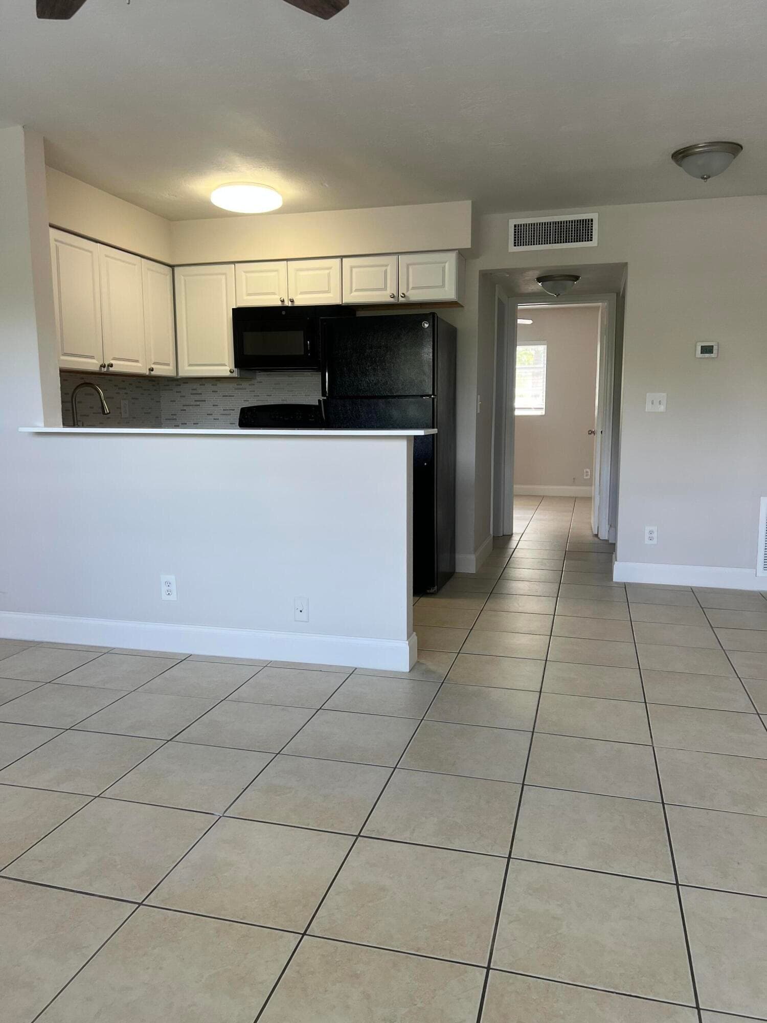4670 NE 5th Avenue 5, Boca Raton, FL 33431 — photo 3 of 8