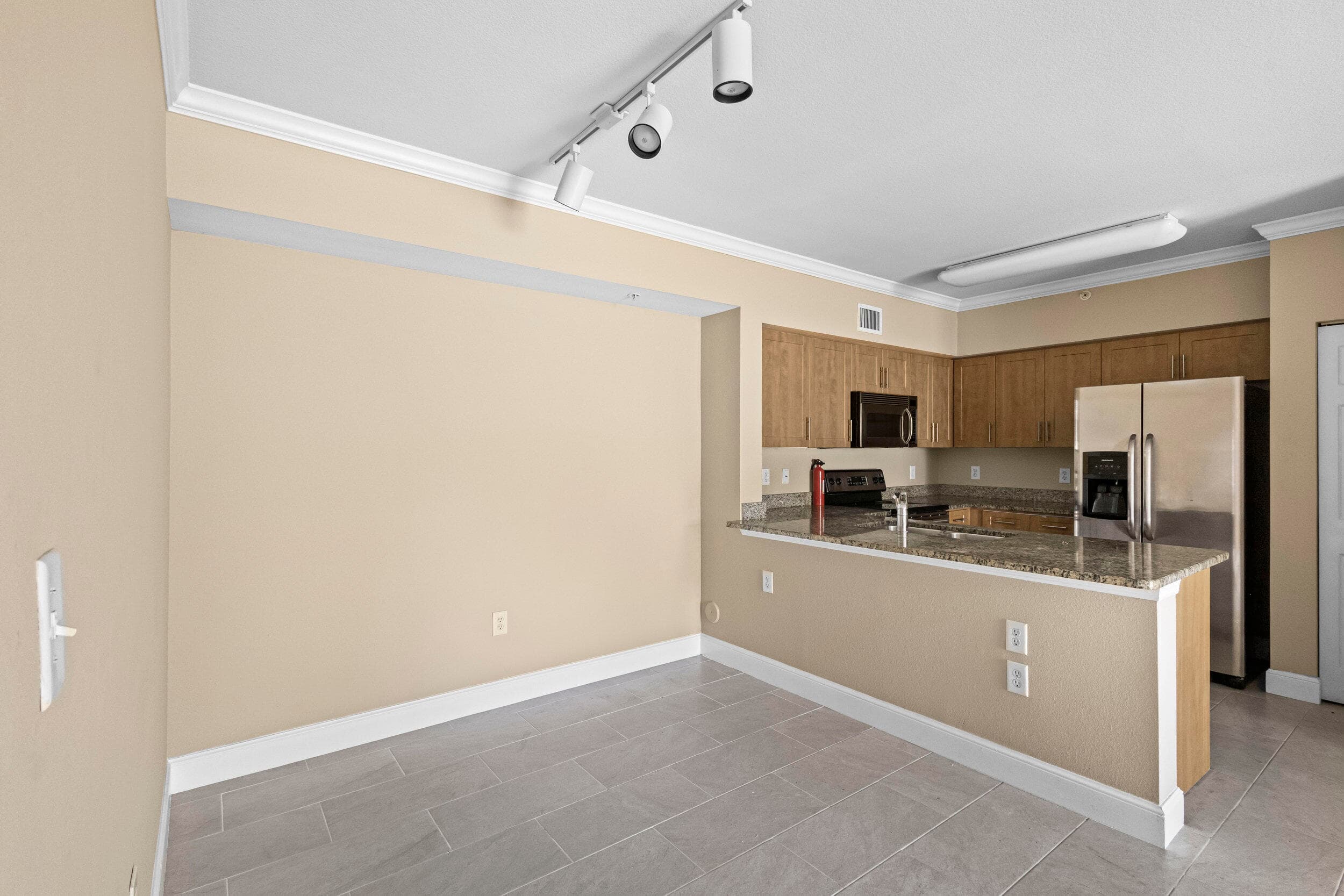 6450 Emerald Dunes Drive 103, West Palm Beach, FL 33411 — photo 12 of 62