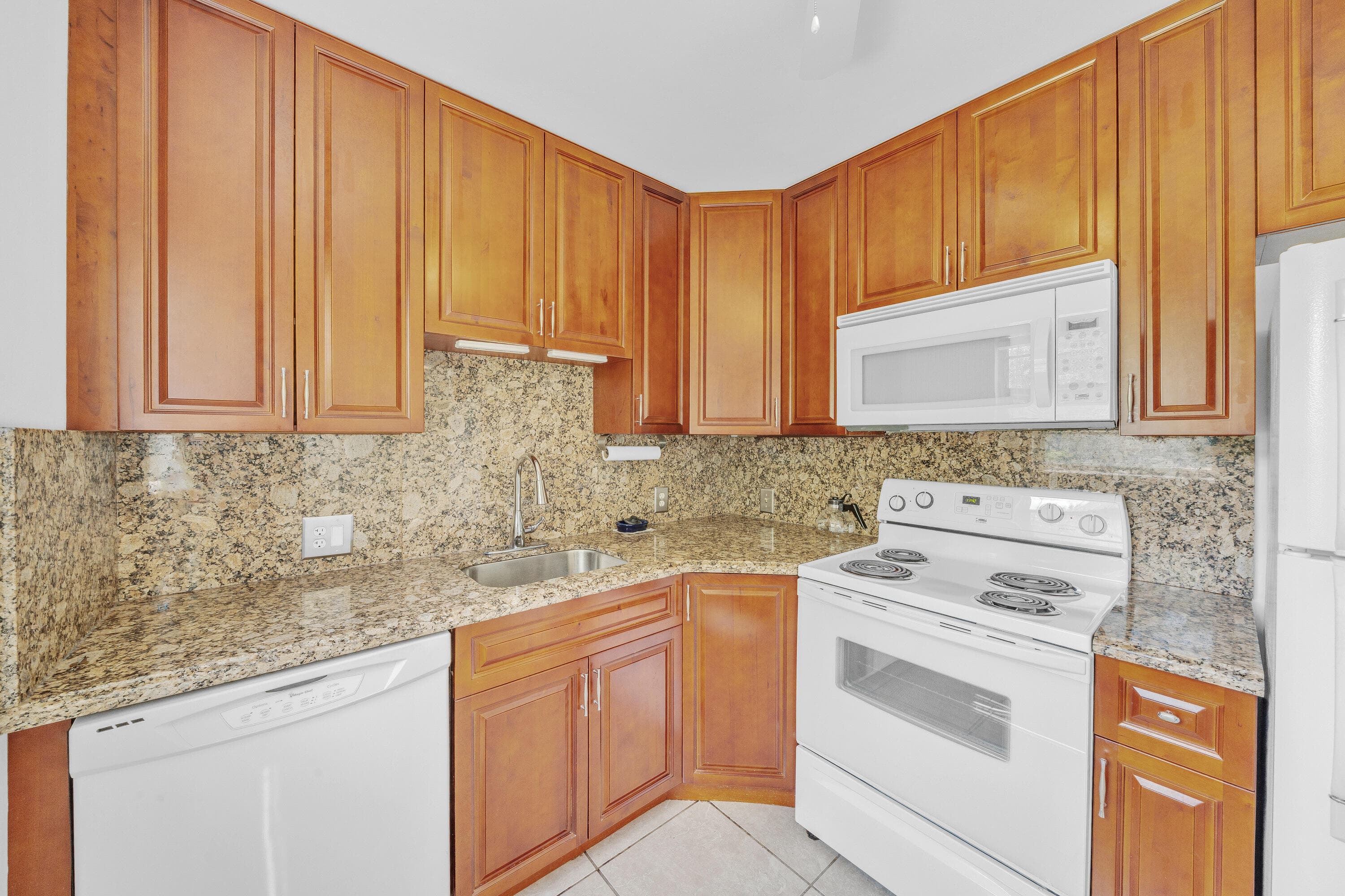 169 Suffolk E, Boca Raton, FL 33434 — photo 6 of 39