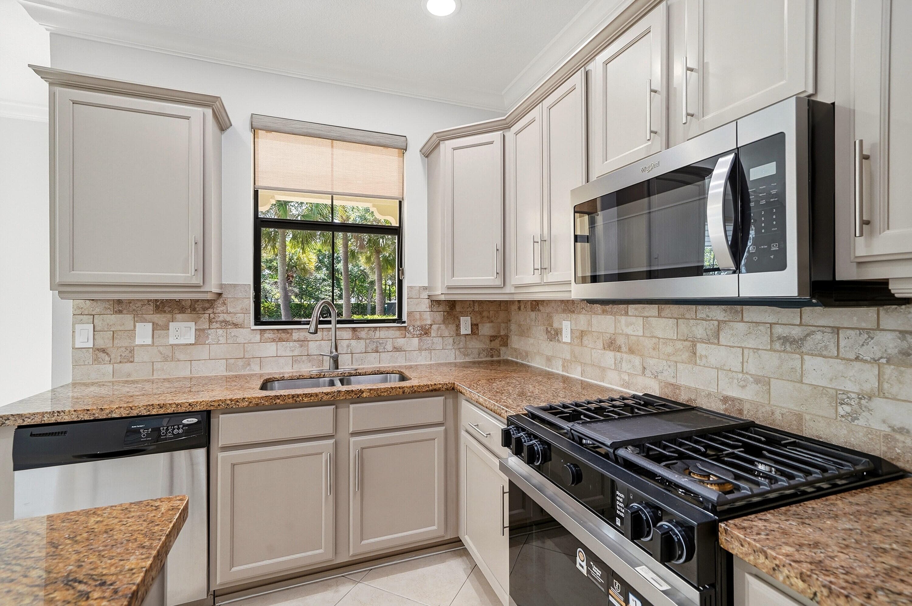 3390 NW 125th Avenue, Sunrise, FL 33323 — photo 11 of 41