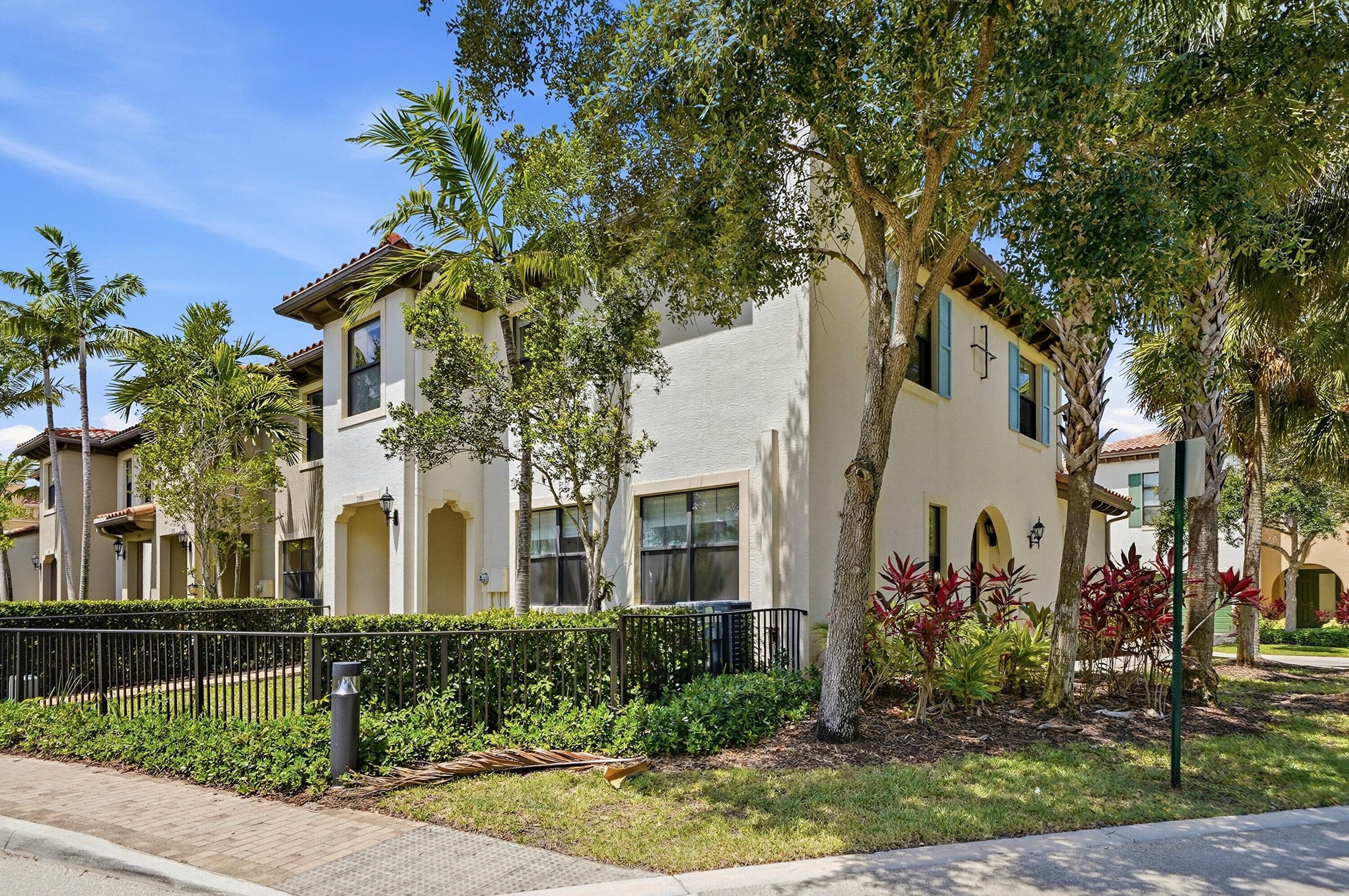 3390 NW 125th Avenue, Sunrise, FL 33323 — photo 38 of 41