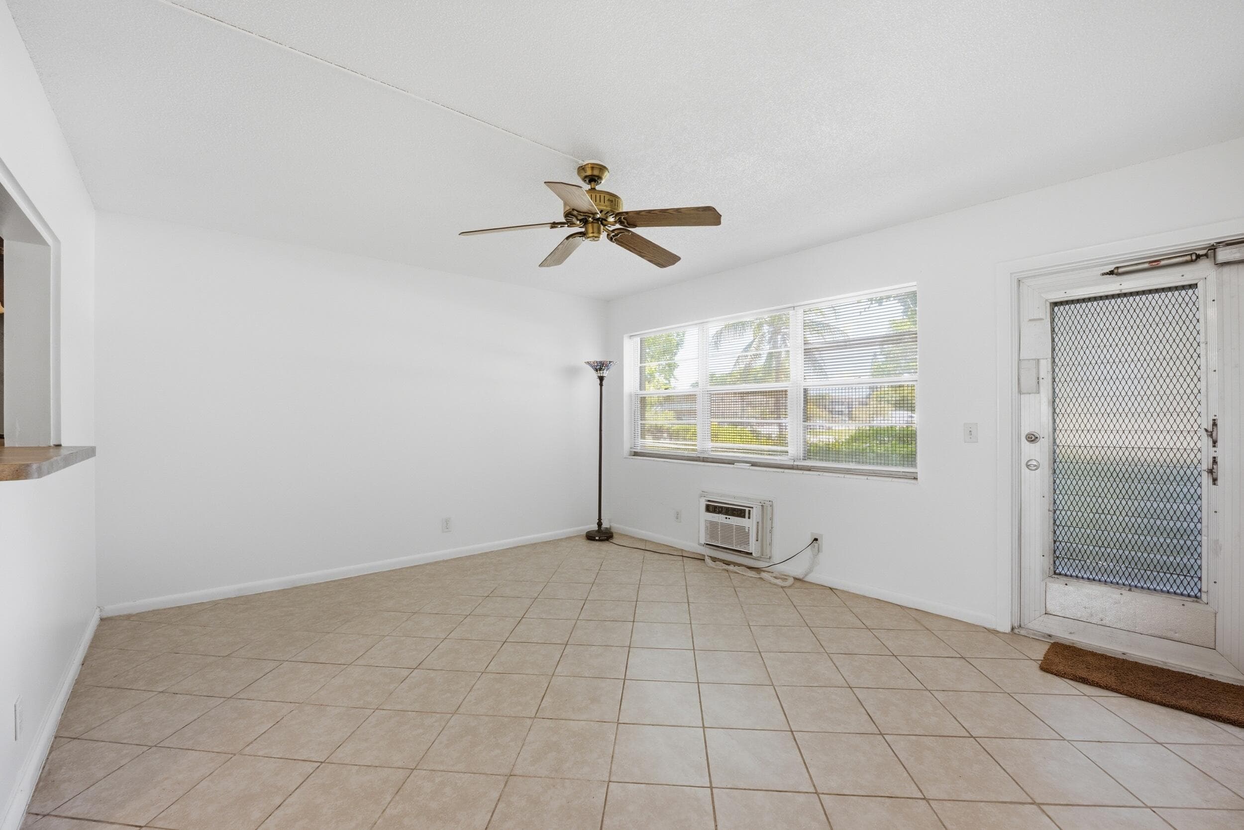 98 E Cambridge E, West Palm Beach, FL 33417 — photo 6 of 41