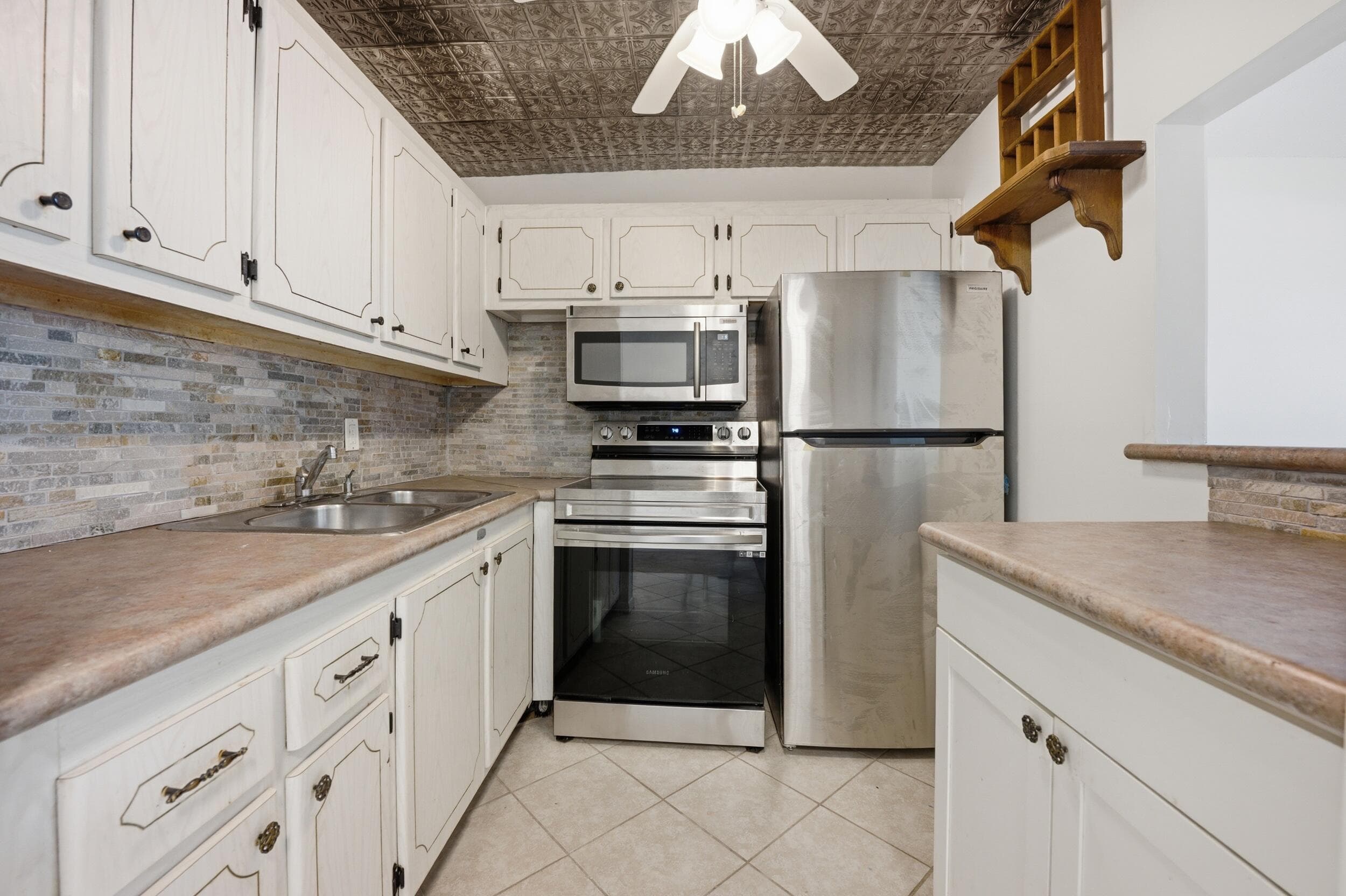 98 E Cambridge E, West Palm Beach, FL 33417 — photo 14 of 41