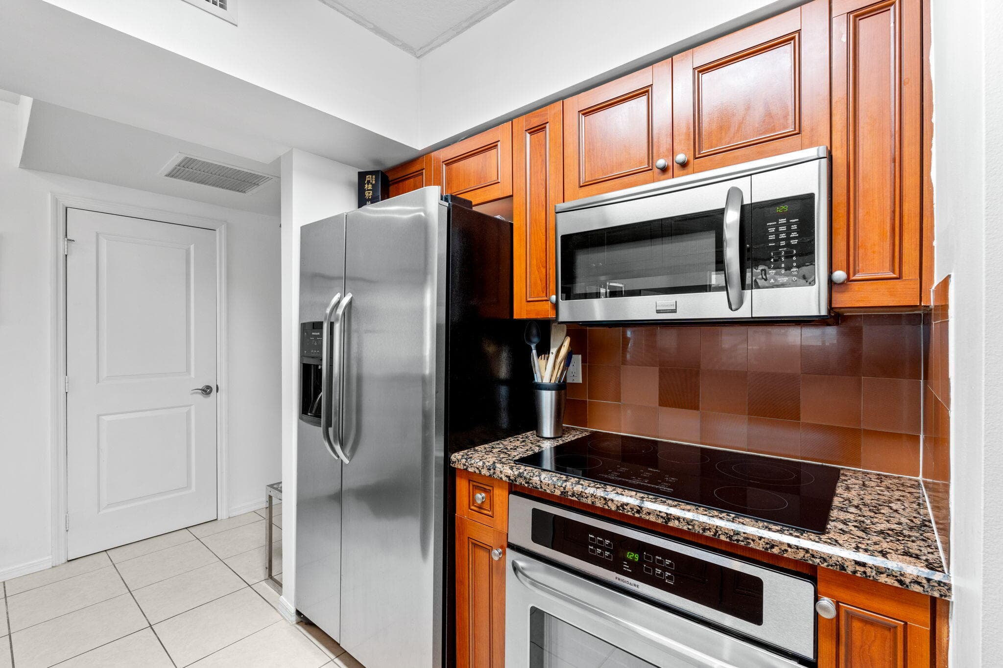 347 N New River Dr Drive E 606, Fort Lauderdale, FL 33301 — photo 17 of 36
